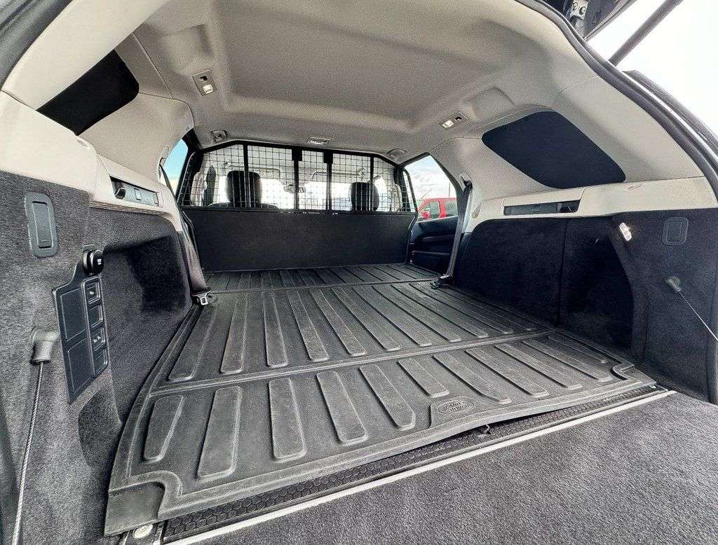 A 2021 LAND ROVER DISCOVERY SE A 2021 LAND ROVER DISCOVERY SE