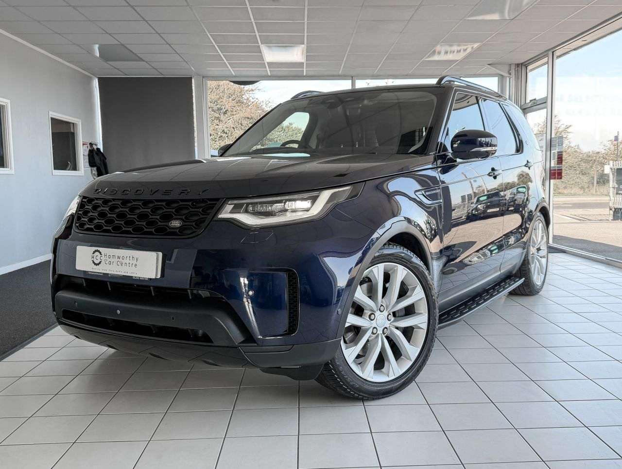 A 2021 LAND ROVER DISCOVERY SE A 2021 LAND ROVER DISCOVERY SE
