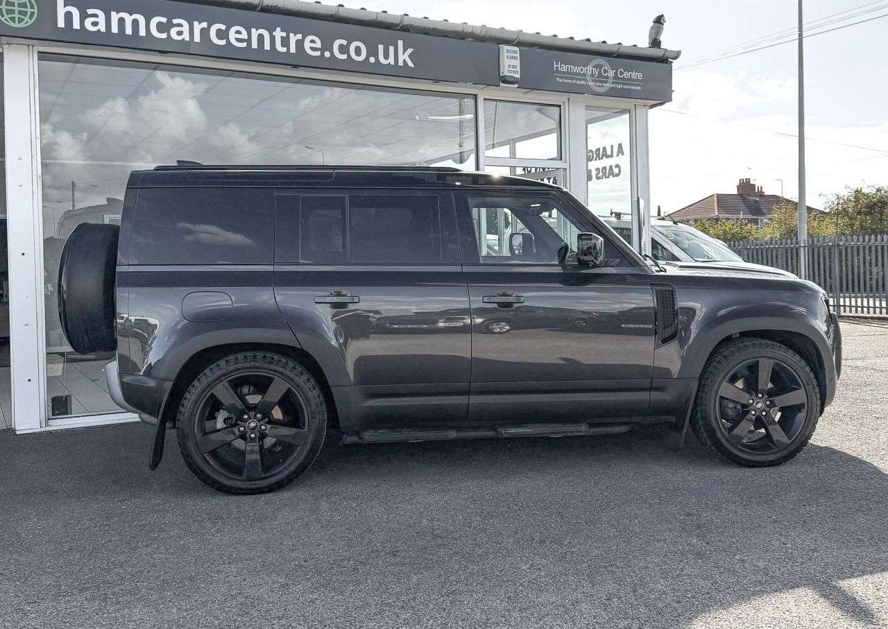 A 2023 LAND ROVER DEFENDER 110 3.0 D250 MHEV HSE Hard Top ** 8 Seater Commercial ** HEAT/COOL SEATS+TWIN S A 2023 LAND ROVER DEFENDER 110 3.0 D250 MHEV HSE Hard Top ** 8 Seater Commercial ** HEAT/COOL SEATS+TWIN S