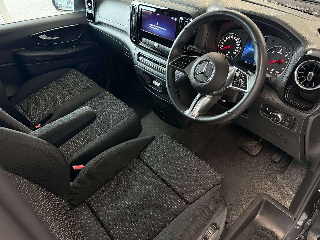 A 2025 MERCEDES-BENZ VITO 2.0 119 CDI SELECT Crew Van Double Cab Diesel G-Tronic RWD L3 Euro 6 (190 p A 2025 MERCEDES-BENZ VITO 2.0 119 CDI SELECT Crew Van Double Cab Diesel G-Tronic RWD L3 Euro 6 (190 p
