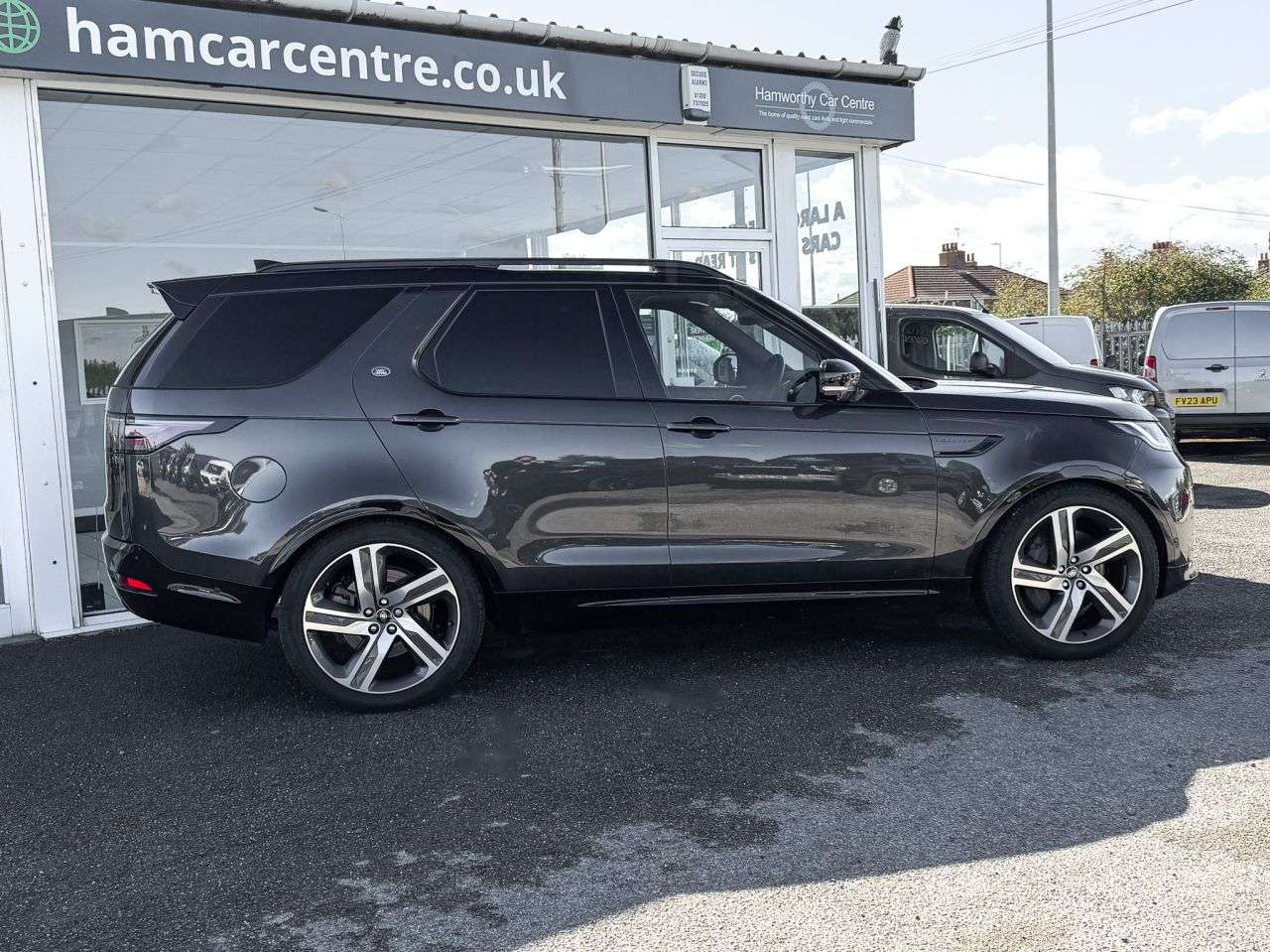 A 2025 LAND ROVER DISCOVERY 3.0 D350 MHEV Dynamic HSE 5 SEATS SUV 5dr Diesel Auto (350 ps) LR WARRANTY+ A 2025 LAND ROVER DISCOVERY 3.0 D350 MHEV Dynamic HSE 5 SEATS SUV 5dr Diesel Auto (350 ps) LR WARRANTY+