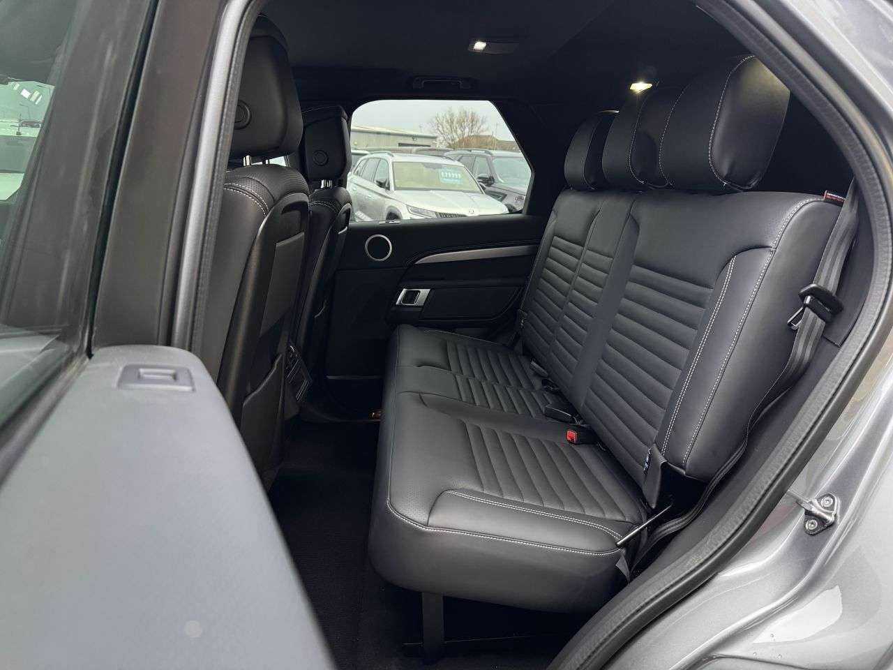 A 2025 LAND ROVER DISCOVERY 3.0 D350 MHEV Dynamic HSE 5 SEATS SUV 5dr Diesel Auto (350 ps) LR WARRANTY+ A 2025 LAND ROVER DISCOVERY 3.0 D350 MHEV Dynamic HSE 5 SEATS SUV 5dr Diesel Auto (350 ps) LR WARRANTY+