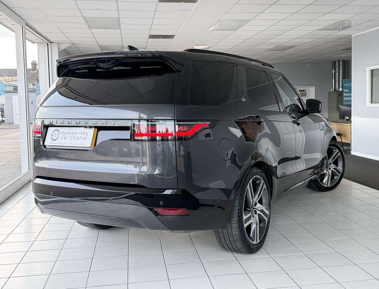 A 2025 LAND ROVER DISCOVERY 3.0 D350 MHEV Dynamic HSE 5 SEATS SUV 5dr Diesel Auto (350 ps) LR WARRANTY+ A 2025 LAND ROVER DISCOVERY 3.0 D350 MHEV Dynamic HSE 5 SEATS SUV 5dr Diesel Auto (350 ps) LR WARRANTY+