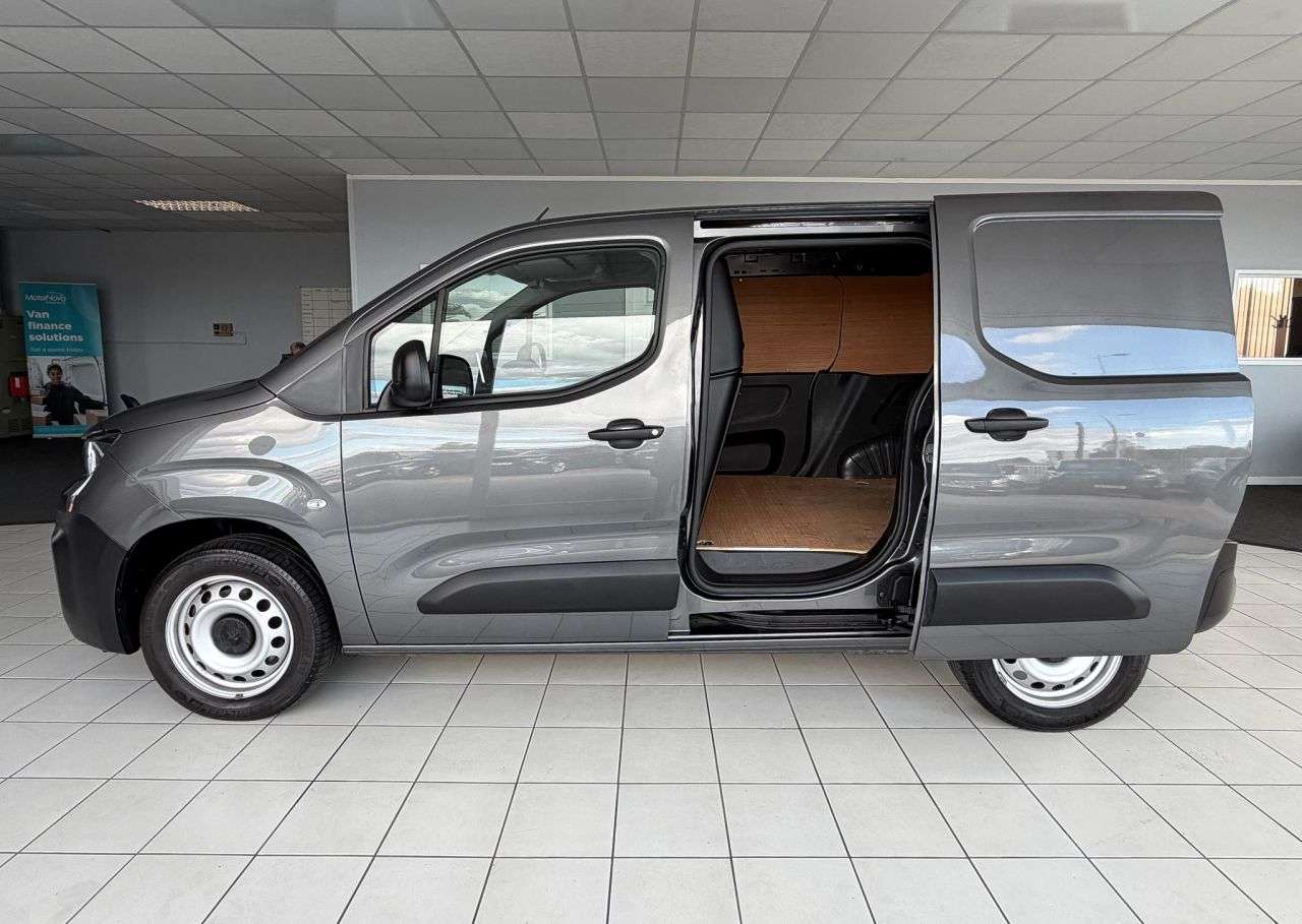 A 2023 PEUGEOT PARTNER 1.5 BlueHDi 1000 Professional Premium Plus Manual Euro 6 (100 bhp) PLY-LINE A 2023 PEUGEOT PARTNER 1.5 BlueHDi 1000 Professional Premium Plus Manual Euro 6 (100 bhp) PLY-LINE