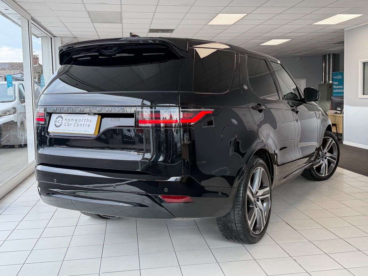 A 2023 LAND ROVER DISCOVERY 3.0 D300 Dynamic HSE 5 SEAT OPTION SUV (300 ps) DEPLOYABLE TOW BAR+ADAPTIVE A 2023 LAND ROVER DISCOVERY 3.0 D300 Dynamic HSE 5 SEAT OPTION SUV (300 ps) DEPLOYABLE TOW BAR+ADAPTIVE