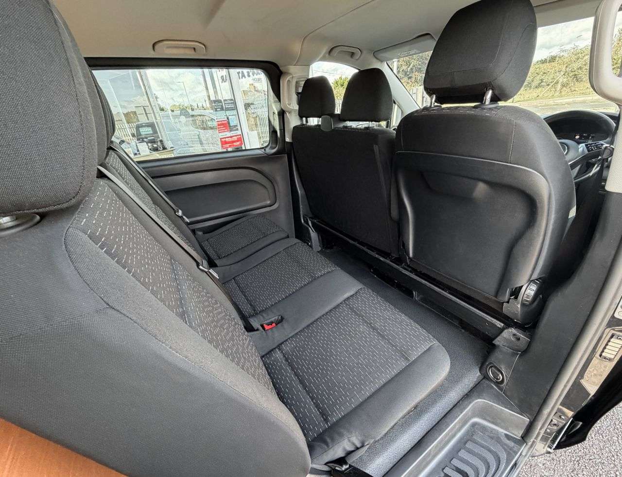 A 2025 MERCEDES-BENZ VITO 2.0 119 CDI SELECT Crew Van Double Cab G-Tronic RWD L3 (190 ps) NAV THROUGH A 2025 MERCEDES-BENZ VITO 2.0 119 CDI SELECT Crew Van Double Cab G-Tronic RWD L3 (190 ps) NAV THROUGH