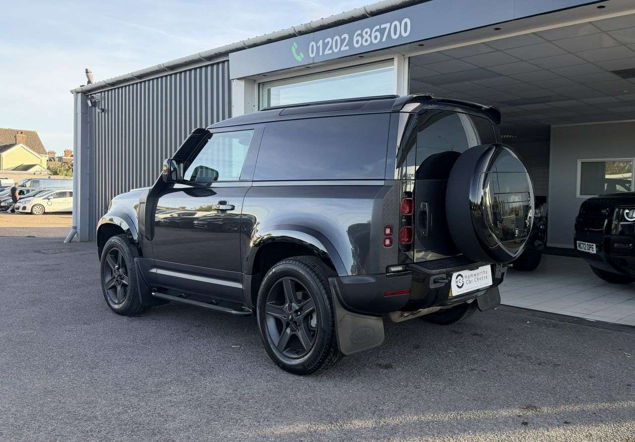 A 2023 LAND ROVER DEFENDER 90 3.0 D250 MHEV Hard Top Diesel Auto 4WD SWB (250 ps) 1 OWNER FULL SERVICE HI A 2023 LAND ROVER DEFENDER 90 3.0 D250 MHEV Hard Top Diesel Auto 4WD SWB (250 ps) 1 OWNER FULL SERVICE HI