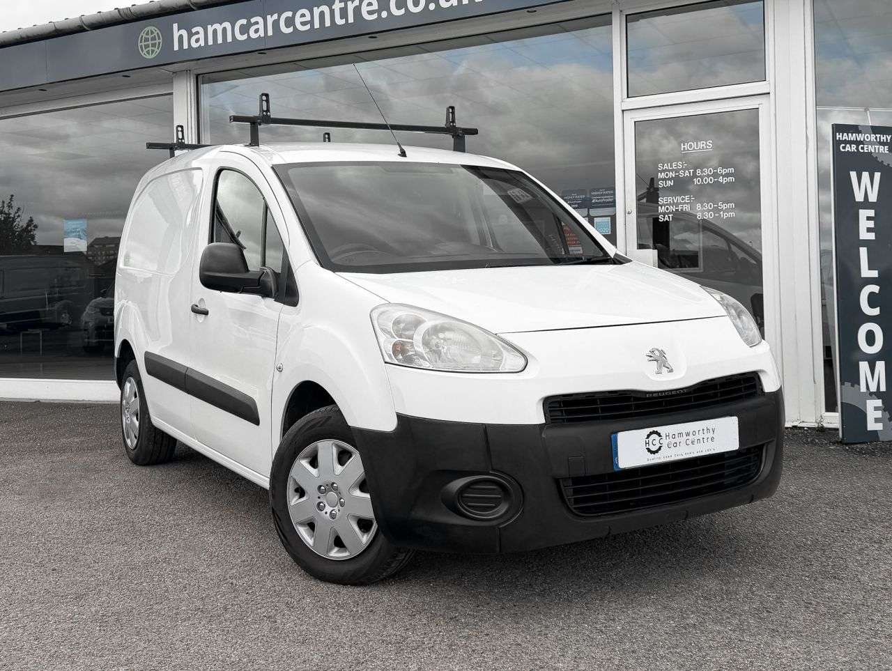 A 2014 PEUGEOT PARTNER 1.6 HDi 850 S Panel Van 4dr Diesel Manual L1 (132 g/km, 90 bhp) TOW BAR + F A 2014 PEUGEOT PARTNER 1.6 HDi 850 S Panel Van 4dr Diesel Manual L1 (132 g/km, 90 bhp) TOW BAR + F