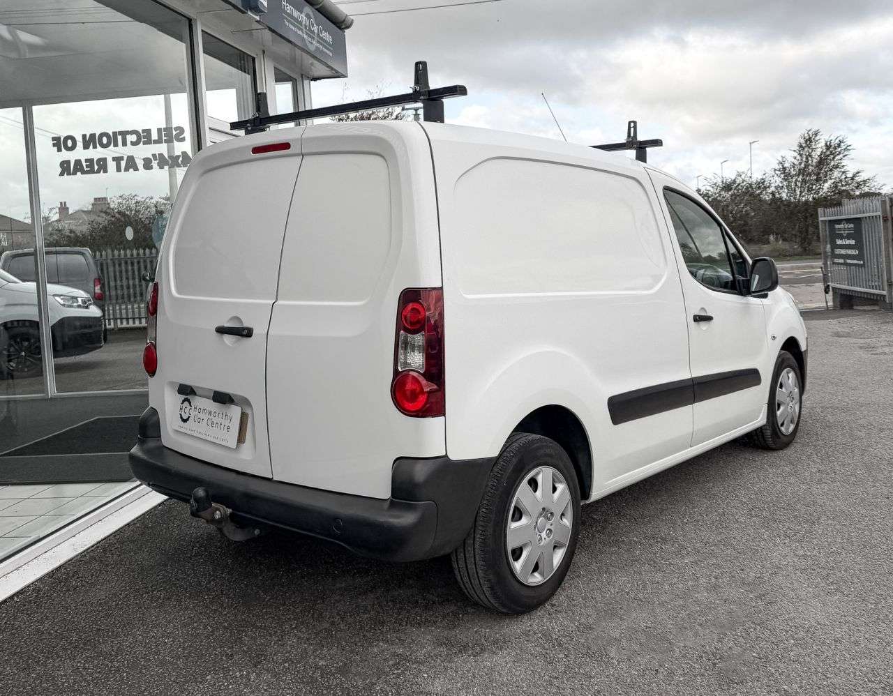 A 2014 PEUGEOT PARTNER 1.6 HDi 850 S Panel Van 4dr Diesel Manual L1 (132 g/km, 90 bhp) TOW BAR + F A 2014 PEUGEOT PARTNER 1.6 HDi 850 S Panel Van 4dr Diesel Manual L1 (132 g/km, 90 bhp) TOW BAR + F