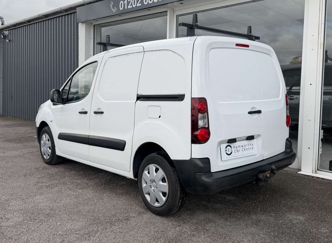 A 2014 PEUGEOT PARTNER 1.6 HDi 850 S Panel Van 4dr Diesel Manual L1 (132 g/km, 90 bhp) TOW BAR + F A 2014 PEUGEOT PARTNER 1.6 HDi 850 S Panel Van 4dr Diesel Manual L1 (132 g/km, 90 bhp) TOW BAR + F