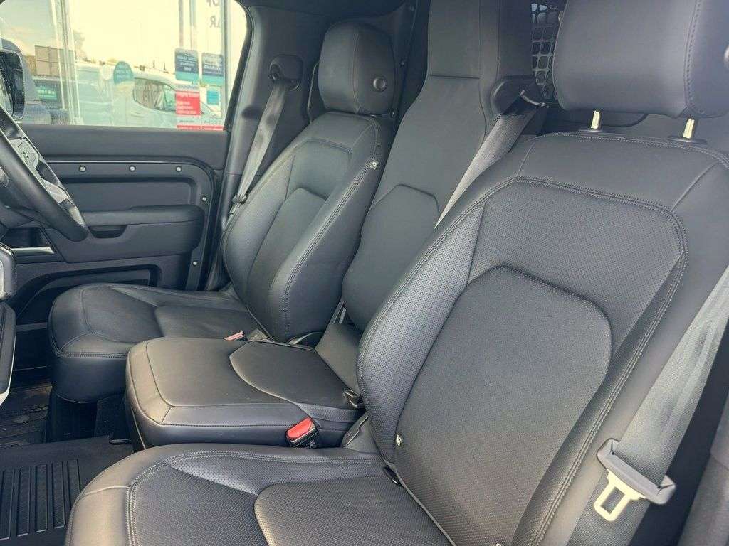 A 2024 LAND ROVER DEFENDER 110 3.0 D250 MHEV X-Dynamic HSE Hard Top SUV 5dr Diesel Auto 4WD MWB Euro 6 (s/ A 2024 LAND ROVER DEFENDER 110 3.0 D250 MHEV X-Dynamic HSE Hard Top SUV 5dr Diesel Auto 4WD MWB Euro 6 (s/