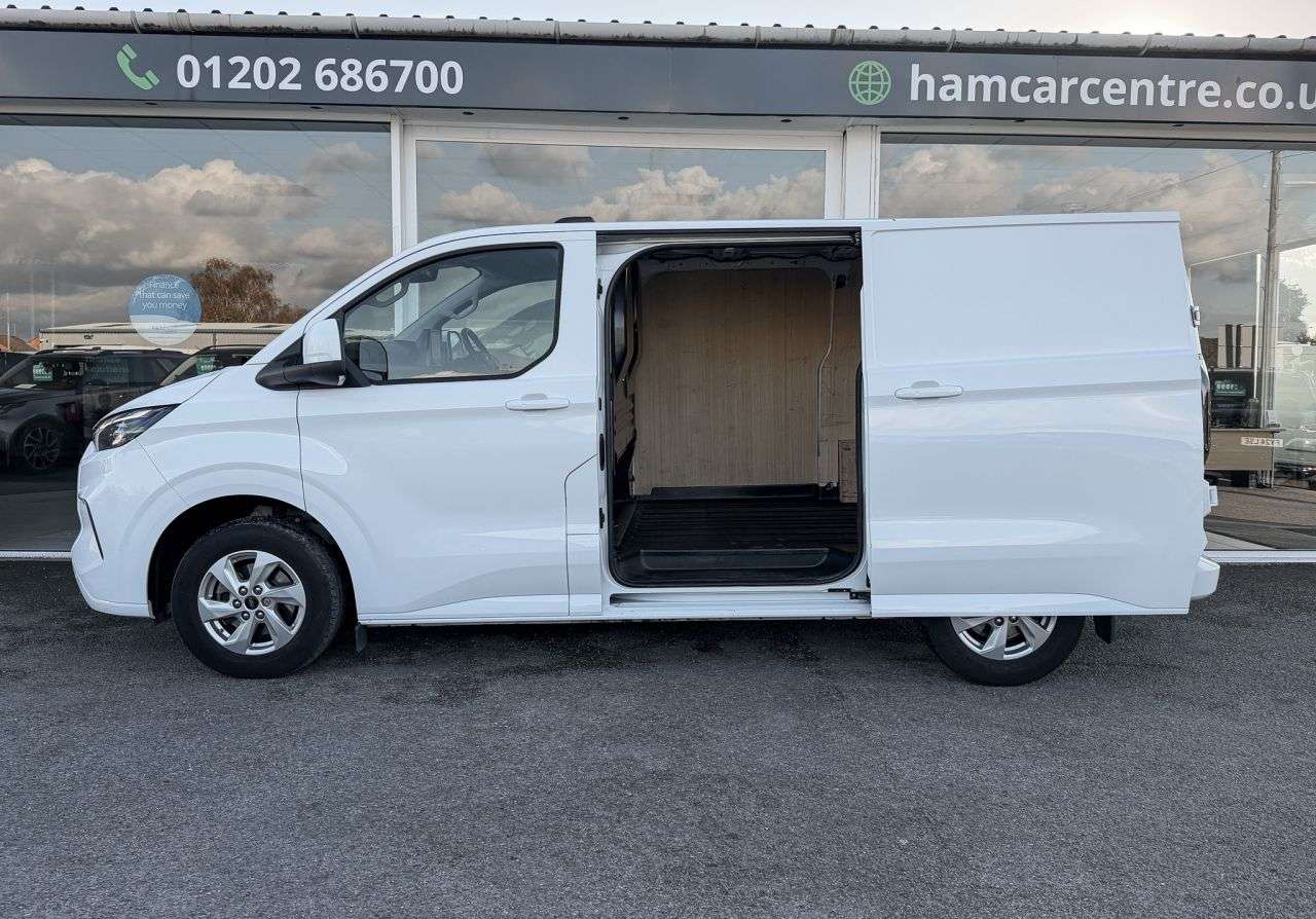 A 2025 FORD TRANSIT CUSTOM 2.0 280 EcoBlue Limited Panel Van 5dr Diesel Manual L1 H1 Euro 6 (s/s) (136 A 2025 FORD TRANSIT CUSTOM 2.0 280 EcoBlue Limited Panel Van 5dr Diesel Manual L1 H1 Euro 6 (s/s) (136