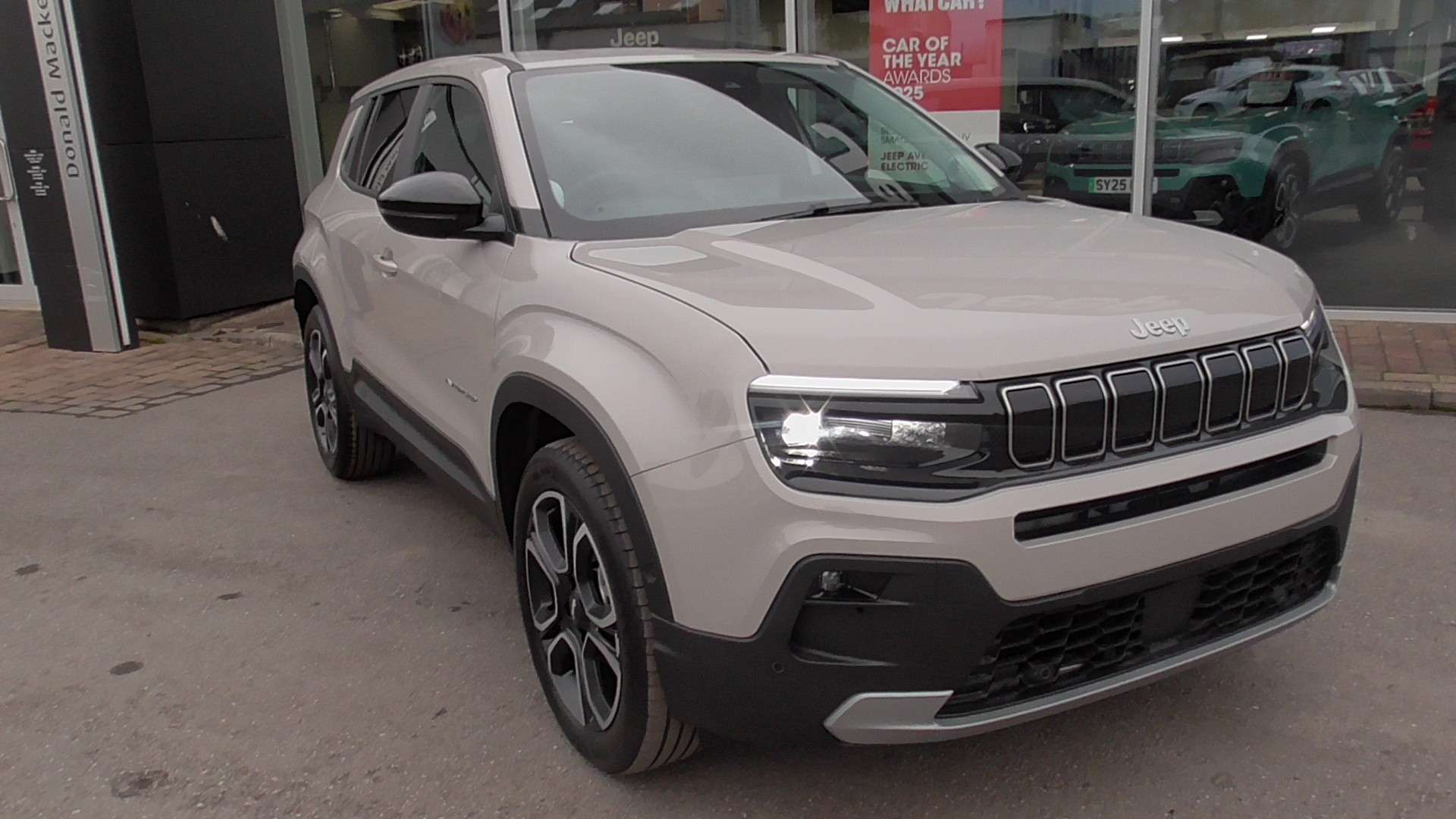 A 2026 JEEP AVENGER Summit 1.2 5 Dr A 2026 JEEP AVENGER Summit 1.2 5 Dr