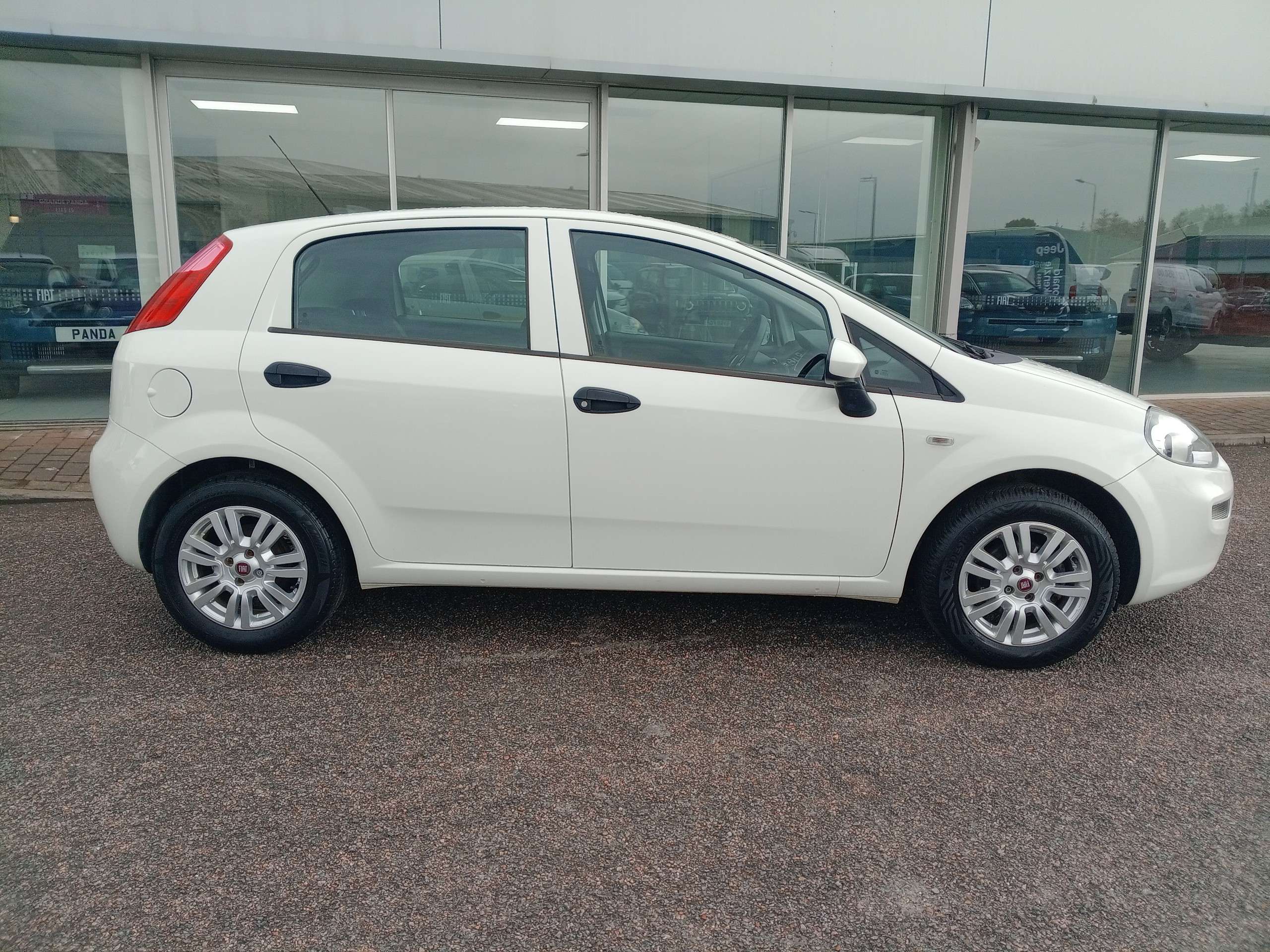 A 2016 FIAT PUNTO 1.2 Pop + Hatchback 5dr A 2016 FIAT PUNTO 1.2 Pop + Hatchback 5dr