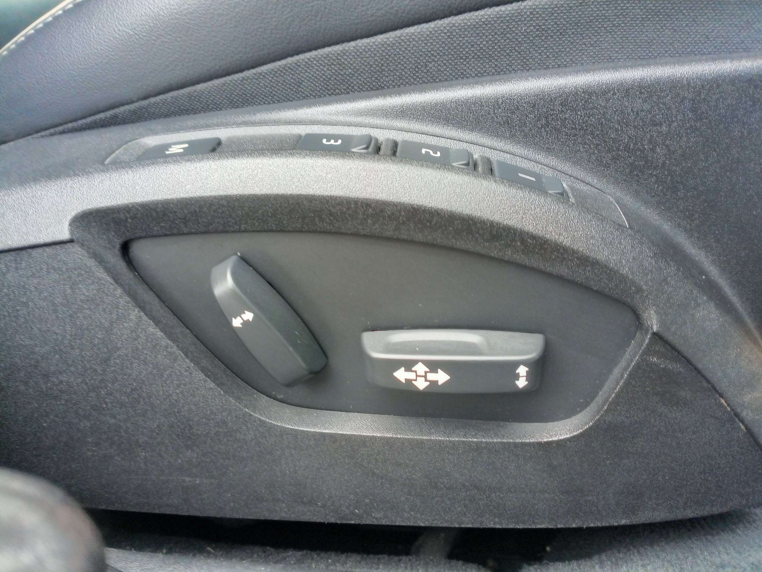 2019 VOLVO V40 2019 VOLVO V40