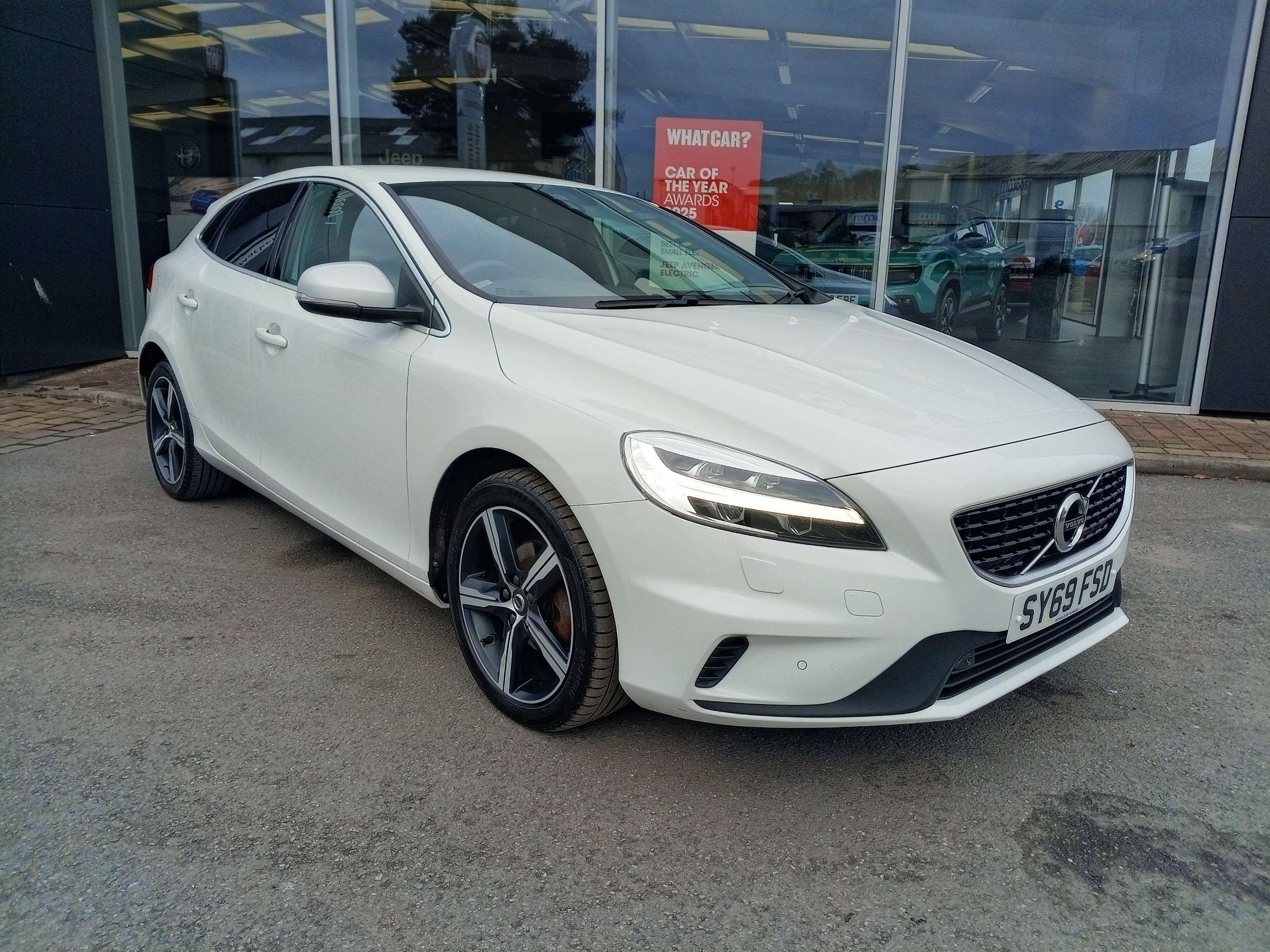 2019 VOLVO V40 2019 VOLVO V40