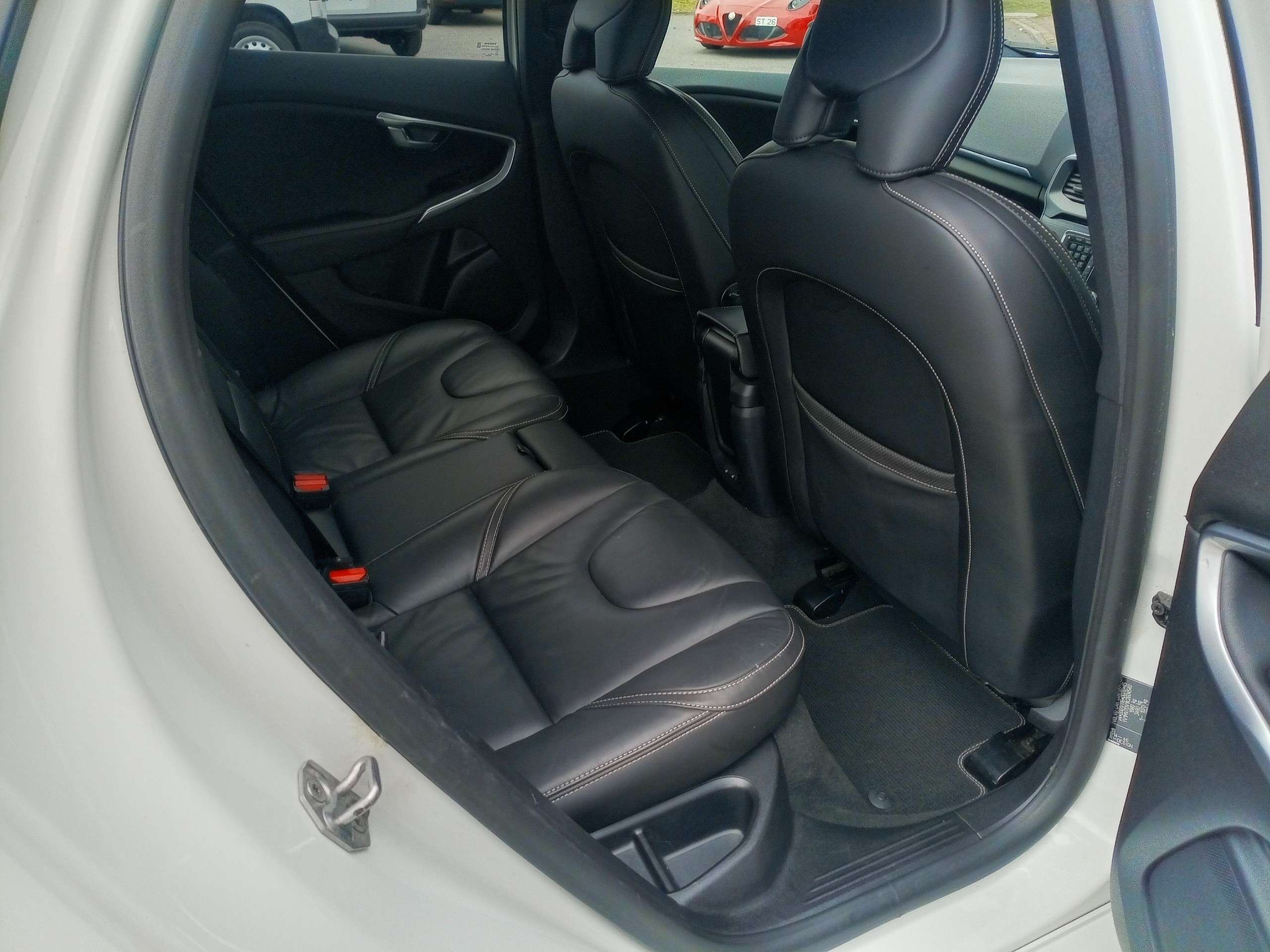 2019 VOLVO V40 2019 VOLVO V40