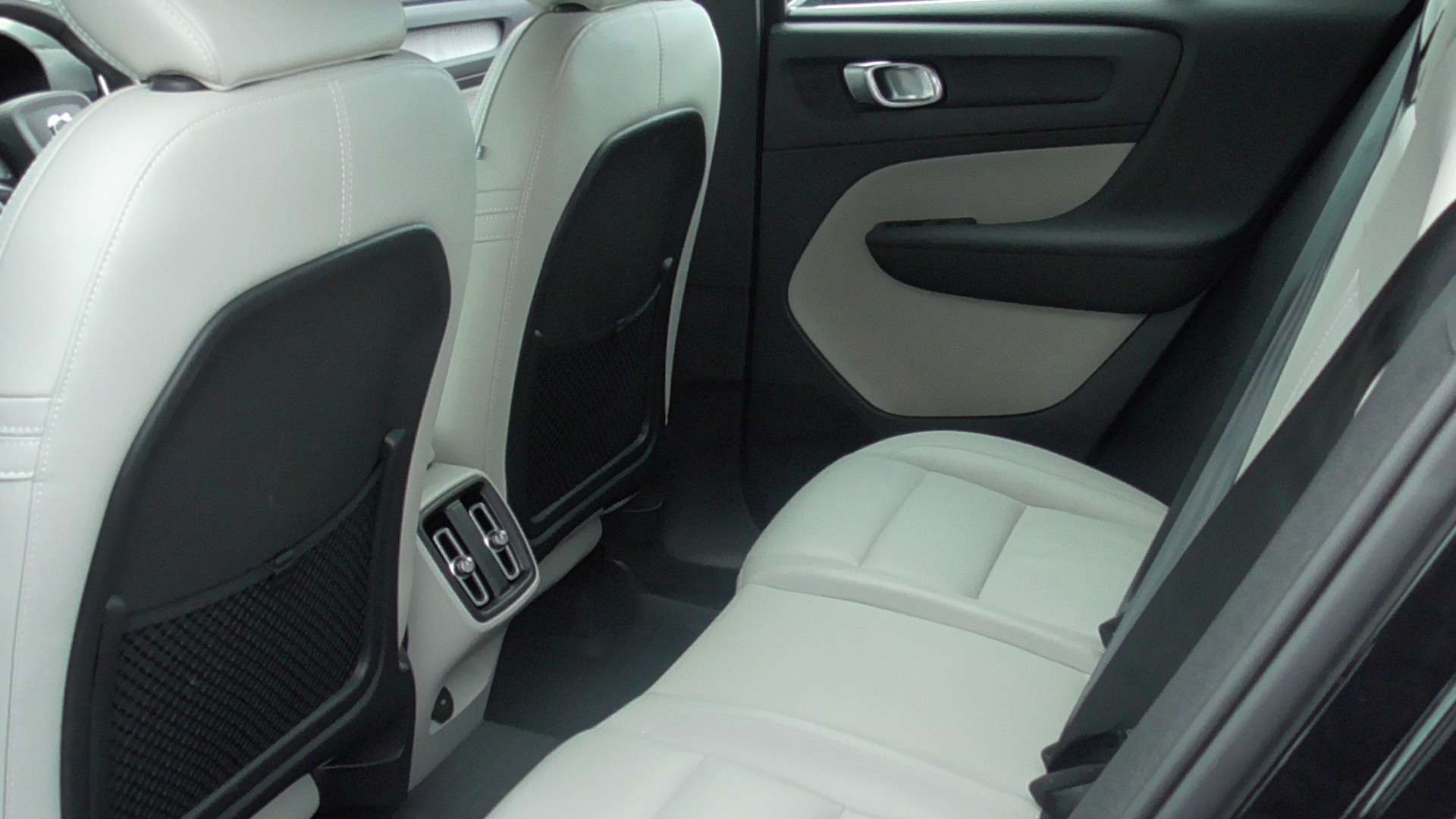 2020 VOLVO XC40 2020 VOLVO XC40