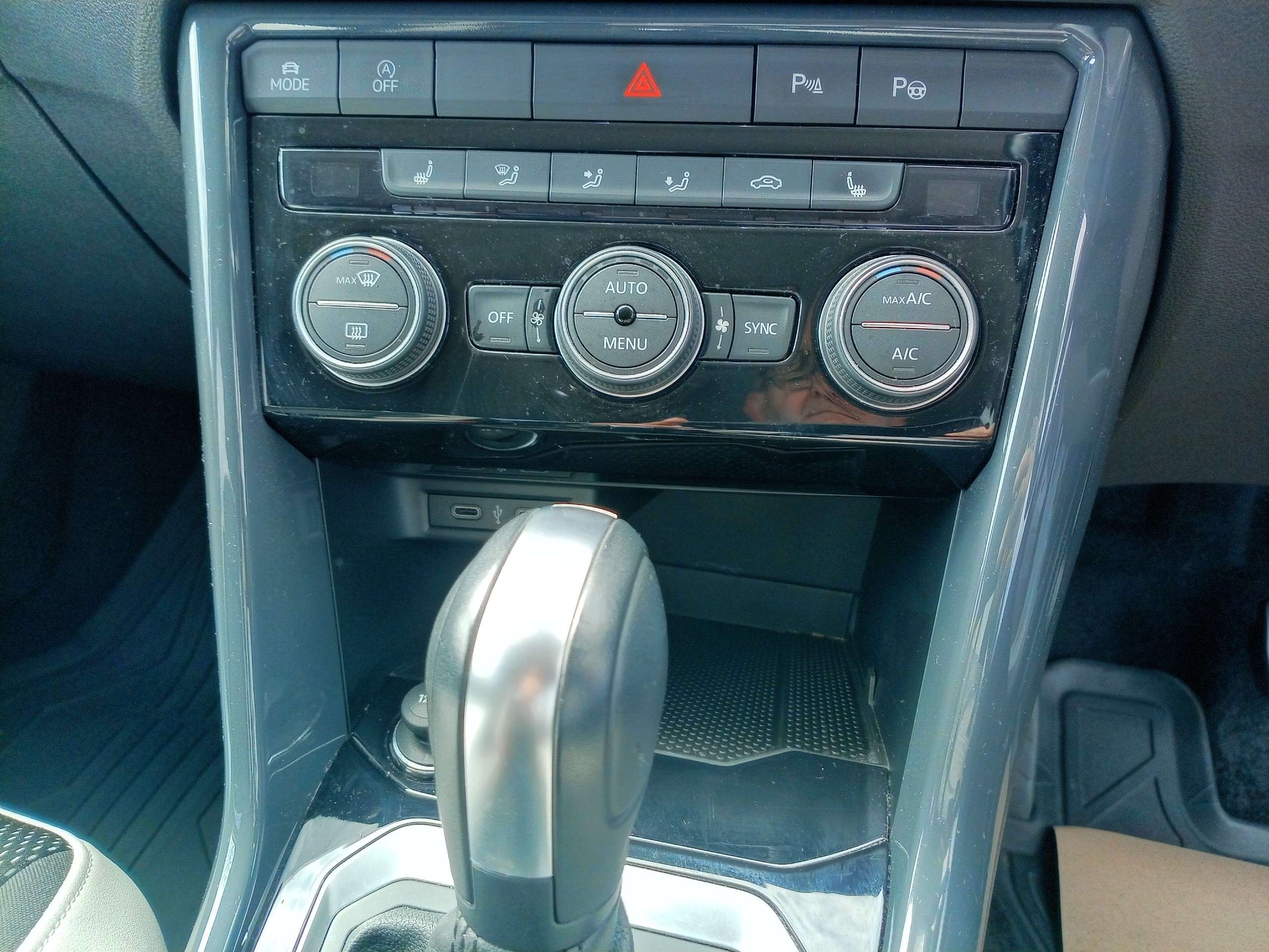 2020 VOLKSWAGEN T-ROC 2020 VOLKSWAGEN T-ROC