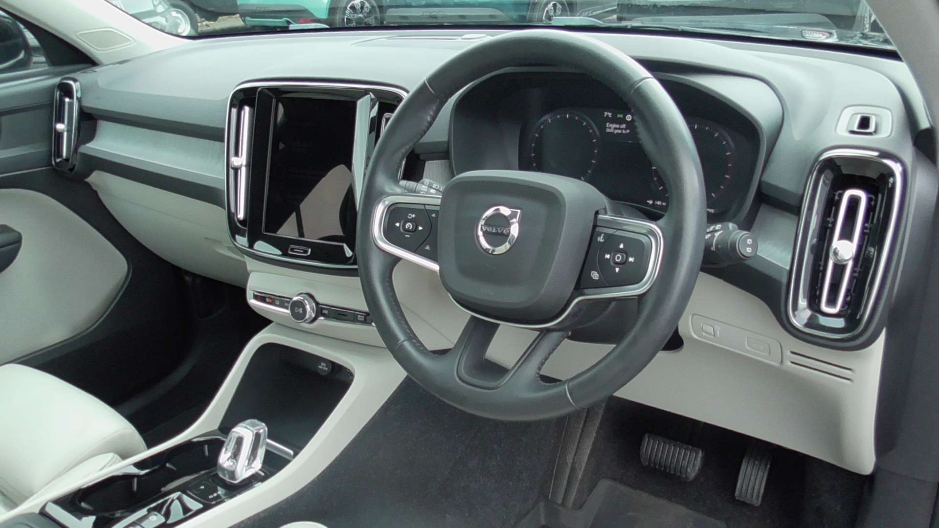 2020 VOLVO XC40 2020 VOLVO XC40