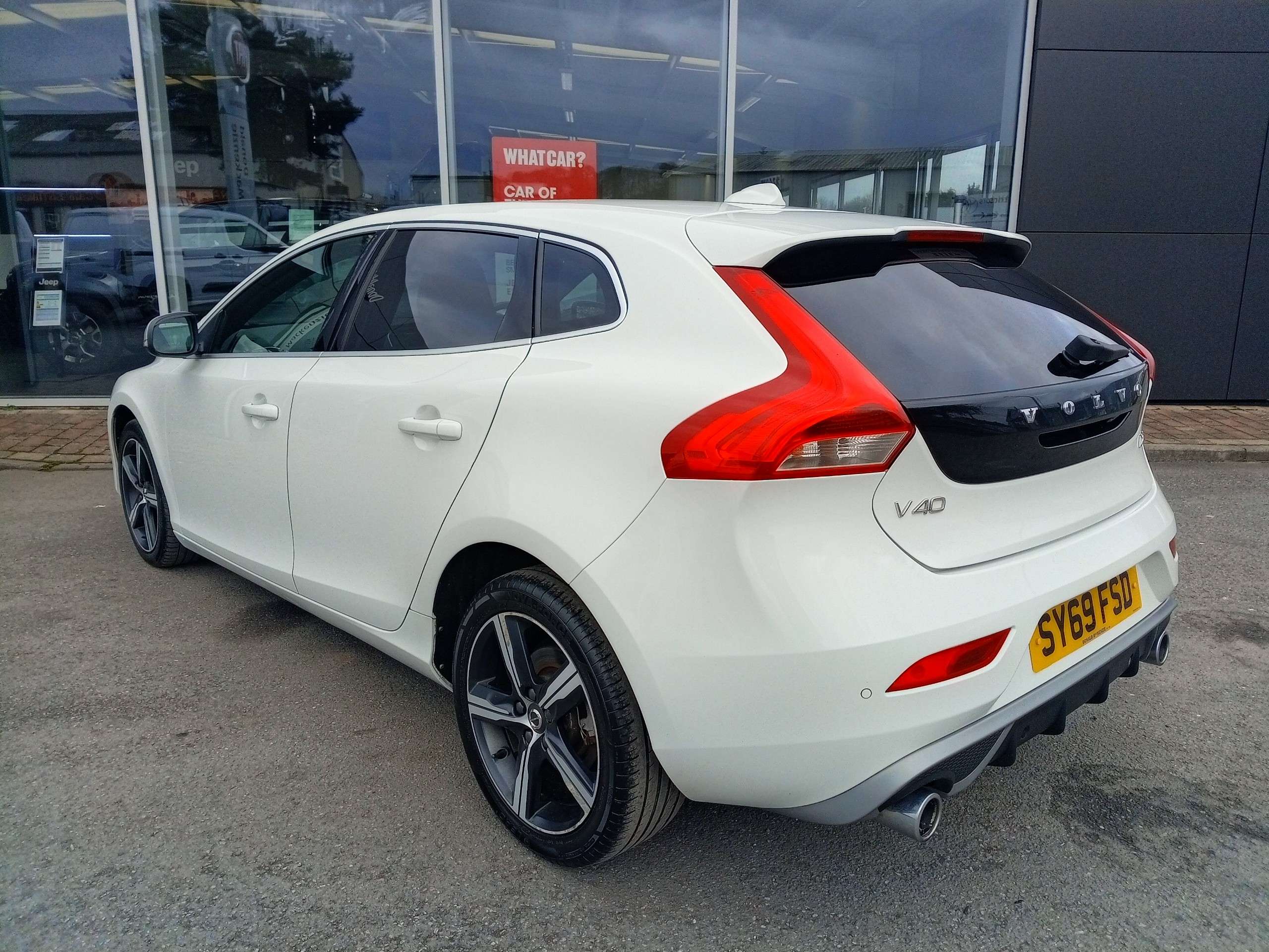 A 2019 VOLVO V40 2.0 D2 R-Design Edition 5dr Diesel 120 A 2019 VOLVO V40 2.0 D2 R-Design Edition 5dr Diesel 120