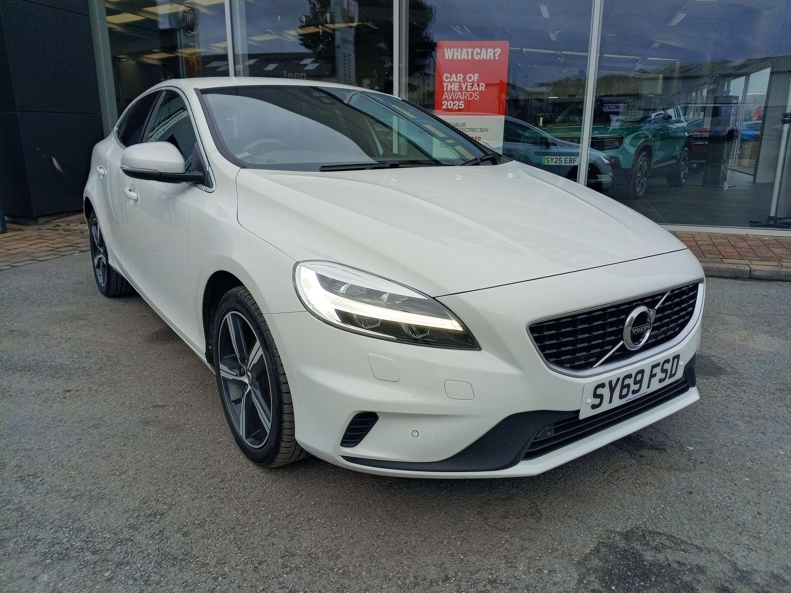 2019 VOLVO V40 2019 VOLVO V40