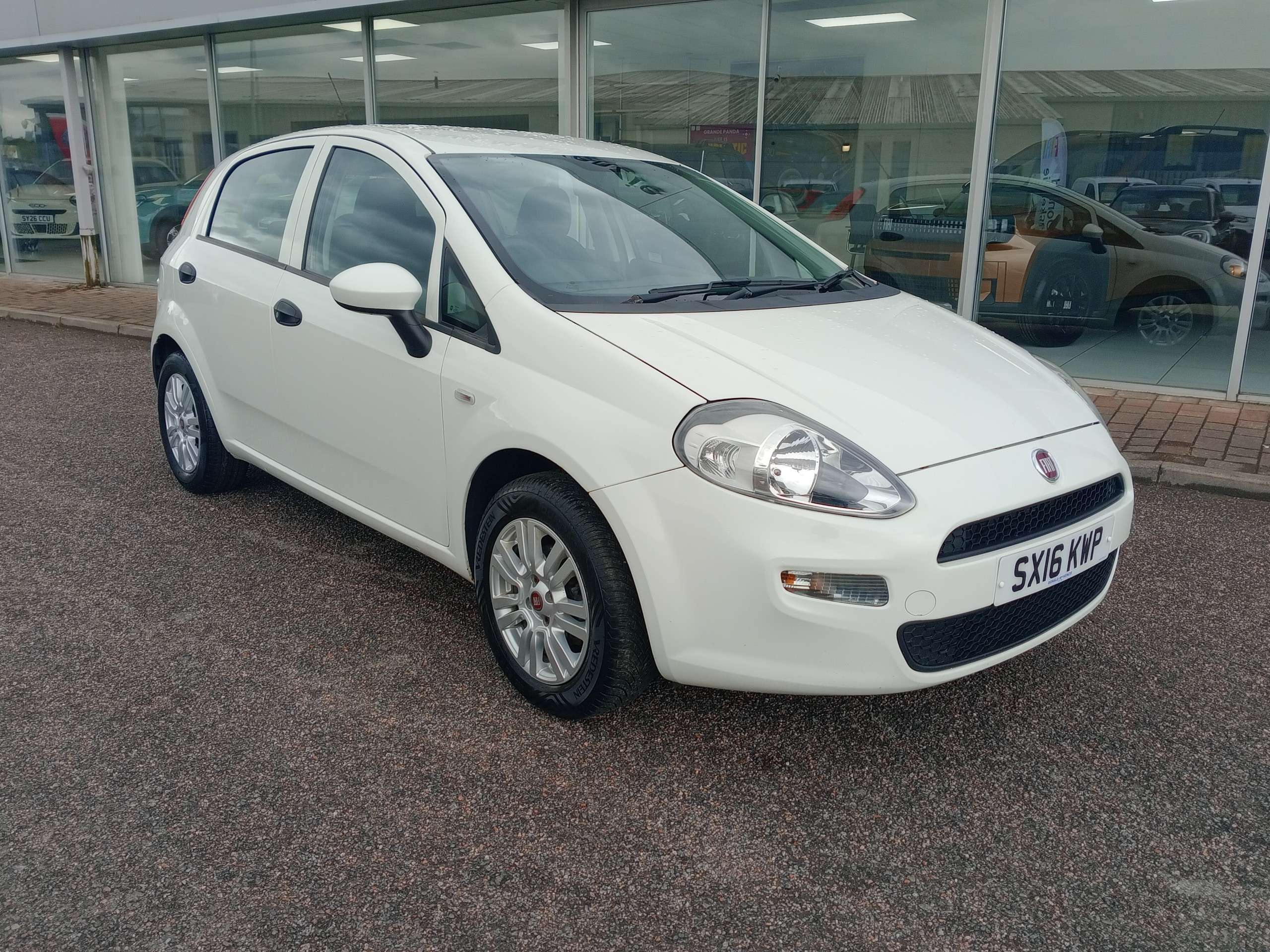 A 2016 FIAT PUNTO 1.2 Pop + Hatchback 5dr A 2016 FIAT PUNTO 1.2 Pop + Hatchback 5dr