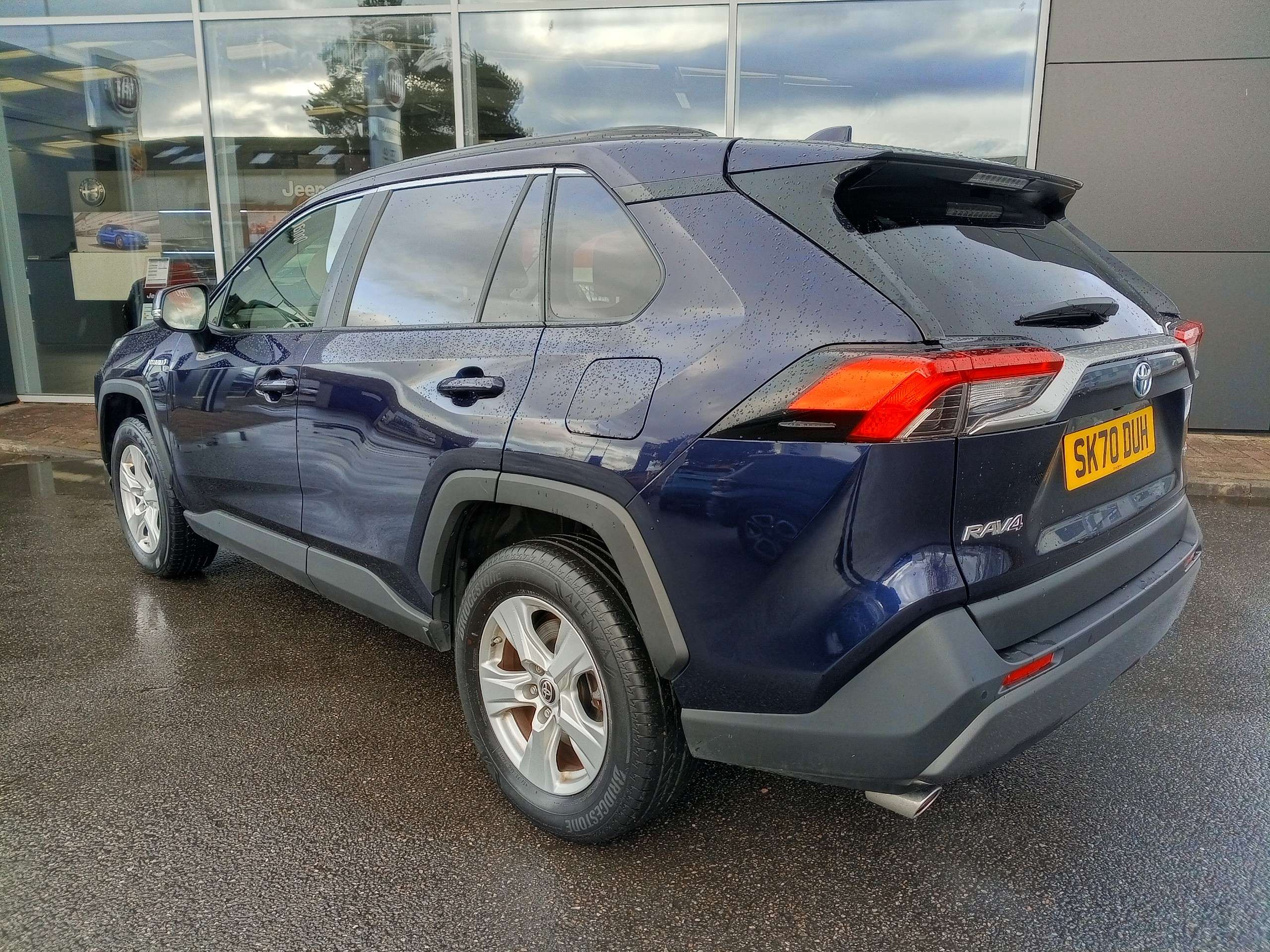 A 2020 TOYOTA RAV4 2.5 VVT-h Icon 5dr Automatic CVT A 2020 TOYOTA RAV4 2.5 VVT-h Icon 5dr Automatic CVT