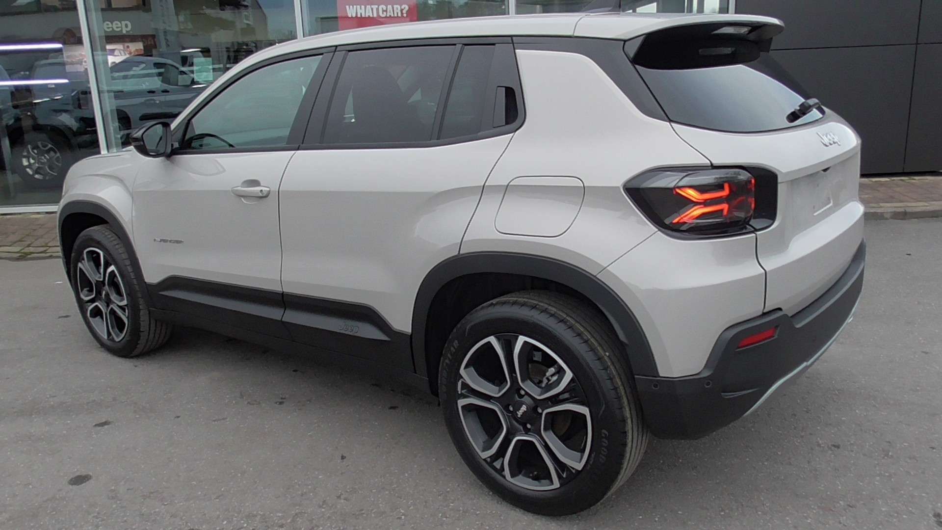 A 2026 JEEP AVENGER Summit 1.2 5 Dr A 2026 JEEP AVENGER Summit 1.2 5 Dr