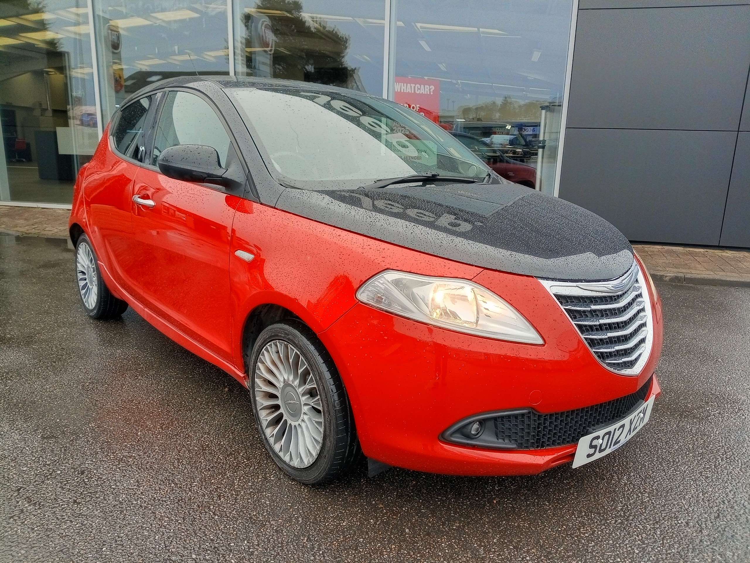 A 2012 CHRYSLER YPSILON 1.2 Black & Red 5dr 69 bhp A 2012 CHRYSLER YPSILON 1.2 Black & Red 5dr 69 bhp