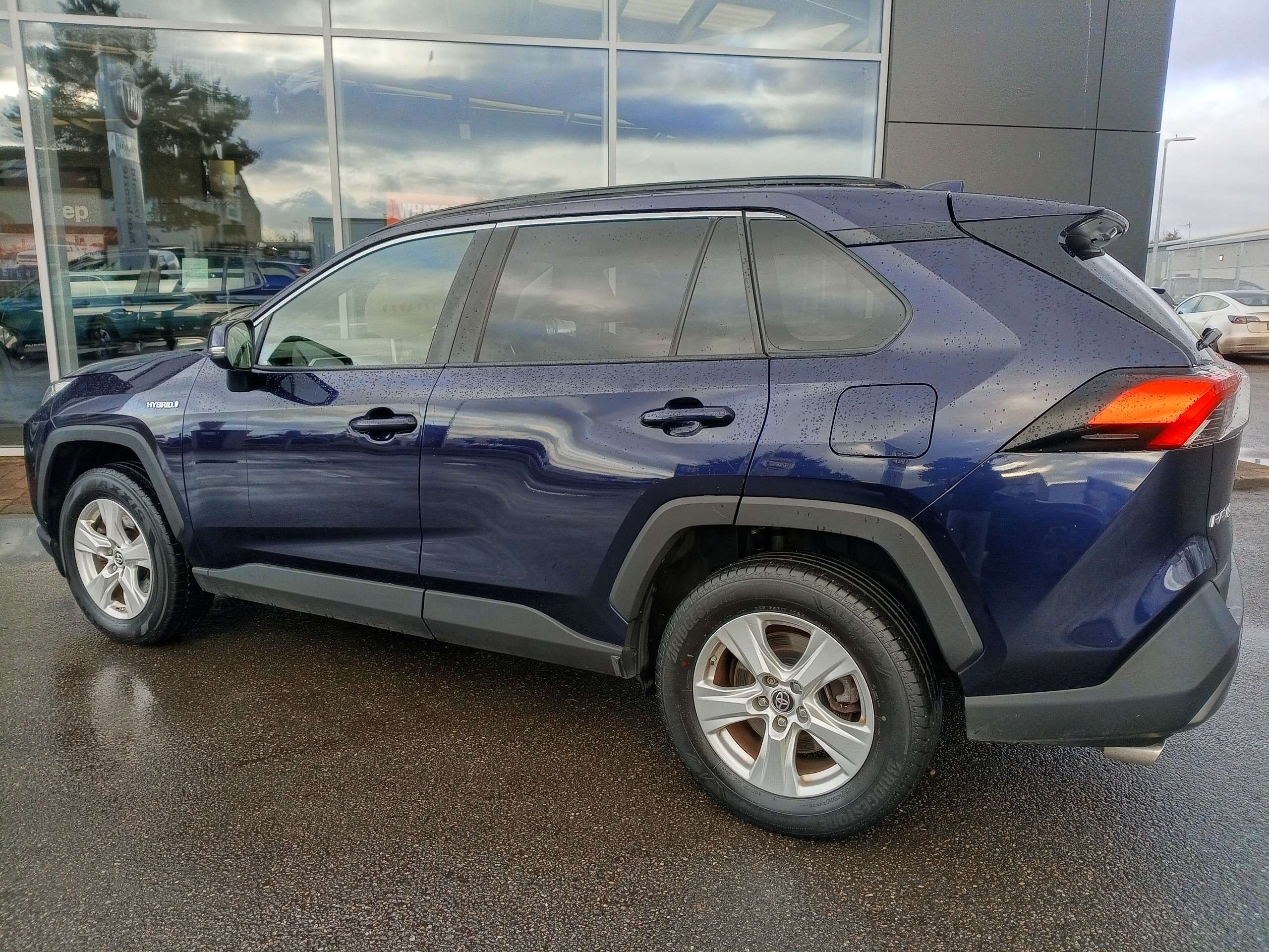 A 2020 TOYOTA RAV4 2.5 VVT-h Icon 5dr Automatic CVT A 2020 TOYOTA RAV4 2.5 VVT-h Icon 5dr Automatic CVT