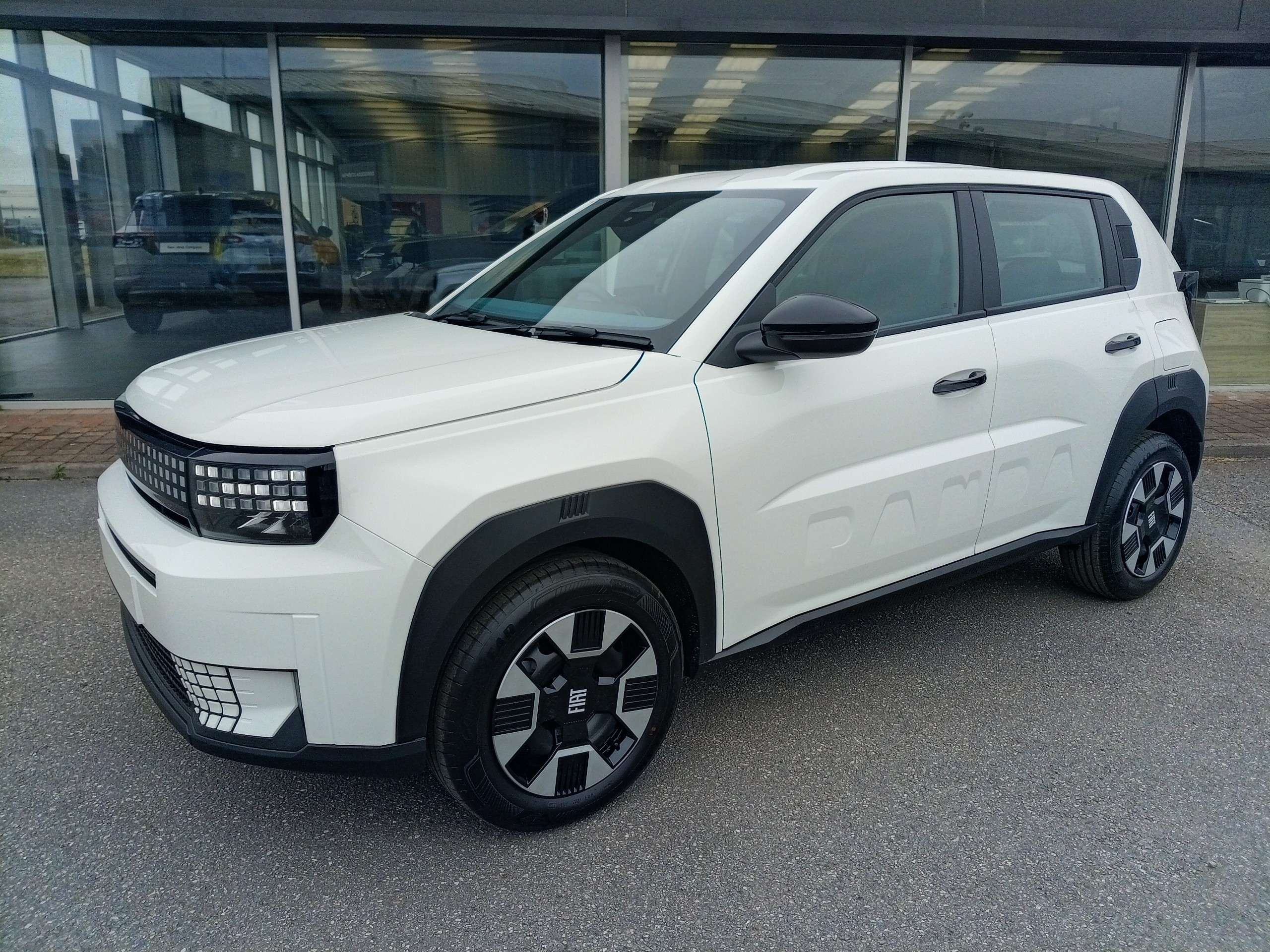A 2026 FIAT GRAND PANDA Pop Hybrid 100 hp Automatic 5 Dr A 2026 FIAT GRAND PANDA Pop Hybrid 100 hp Automatic 5 Dr