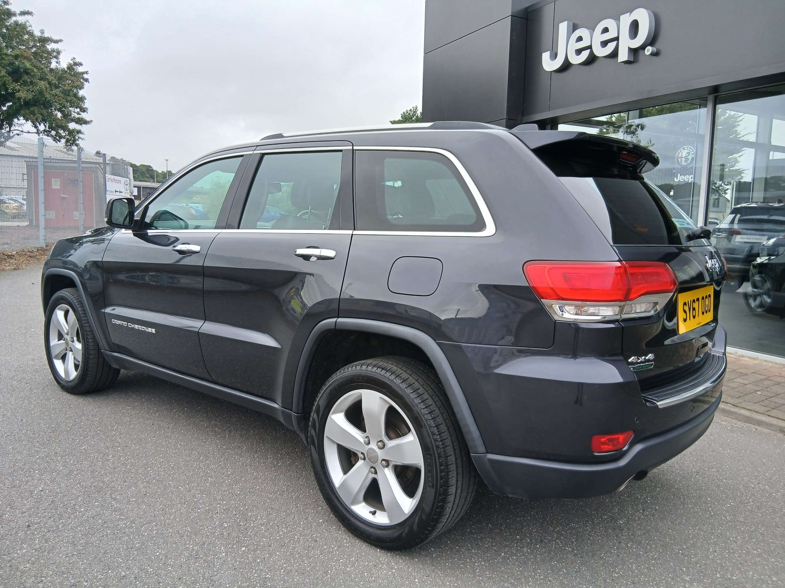 A 2017 JEEP GRAND CHEROKEE 3.0 V6 CRD Limited Plus Diesel Auto 4WD A 2017 JEEP GRAND CHEROKEE 3.0 V6 CRD Limited Plus Diesel Auto 4WD
