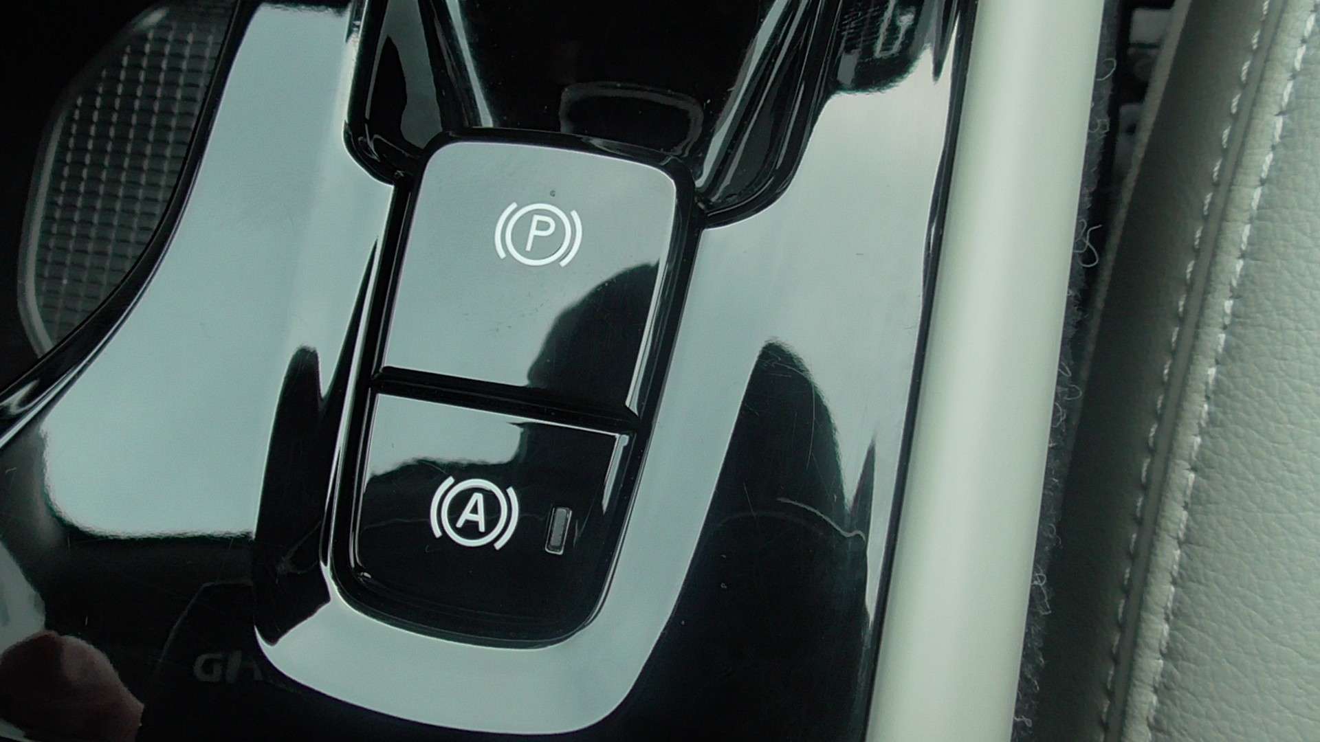 2020 VOLVO XC40 2020 VOLVO XC40