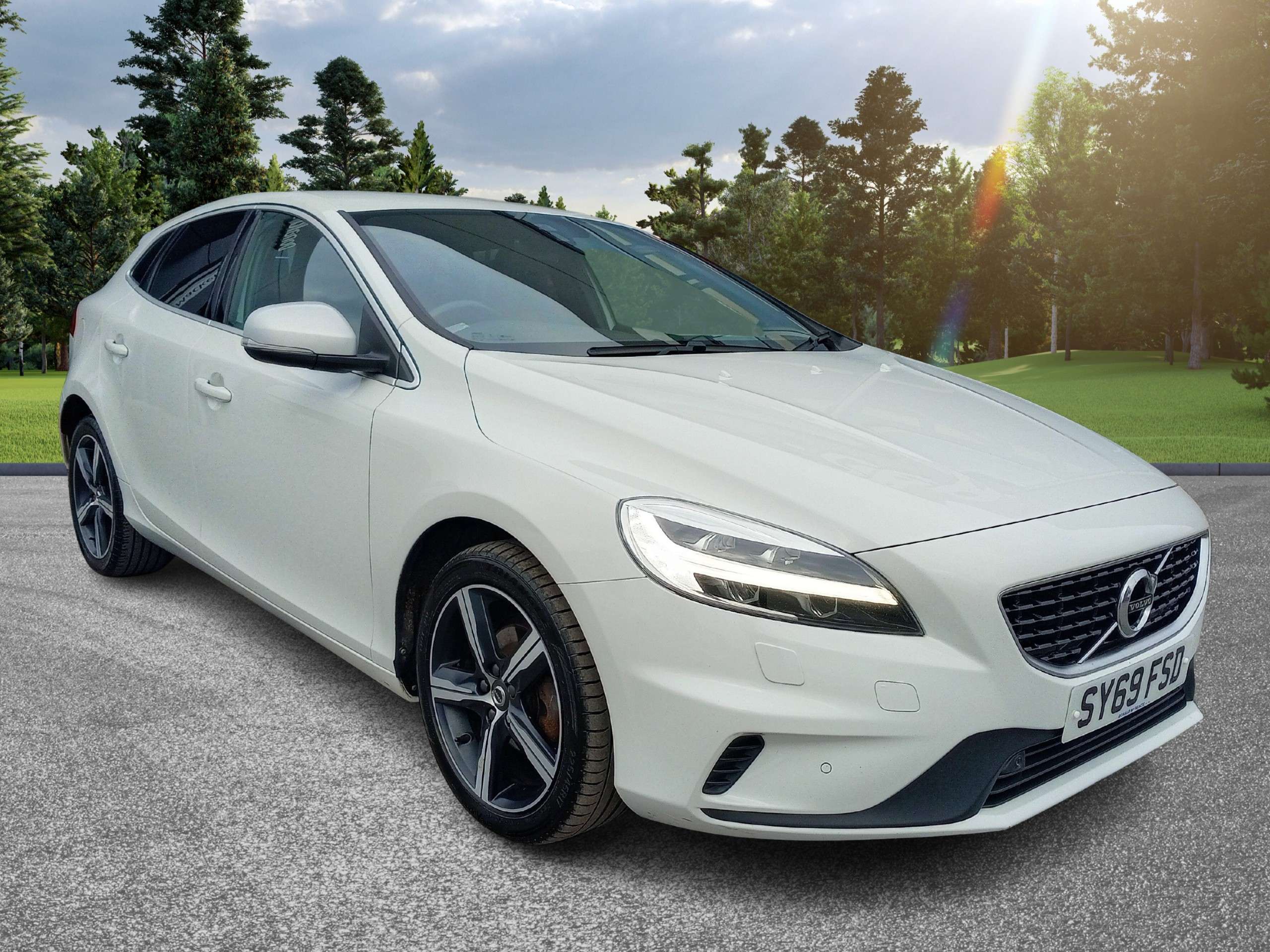 A 2019 VOLVO V40 2.0 D2 R-Design Edition 5dr Diesel 120 A 2019 VOLVO V40 2.0 D2 R-Design Edition 5dr Diesel 120
