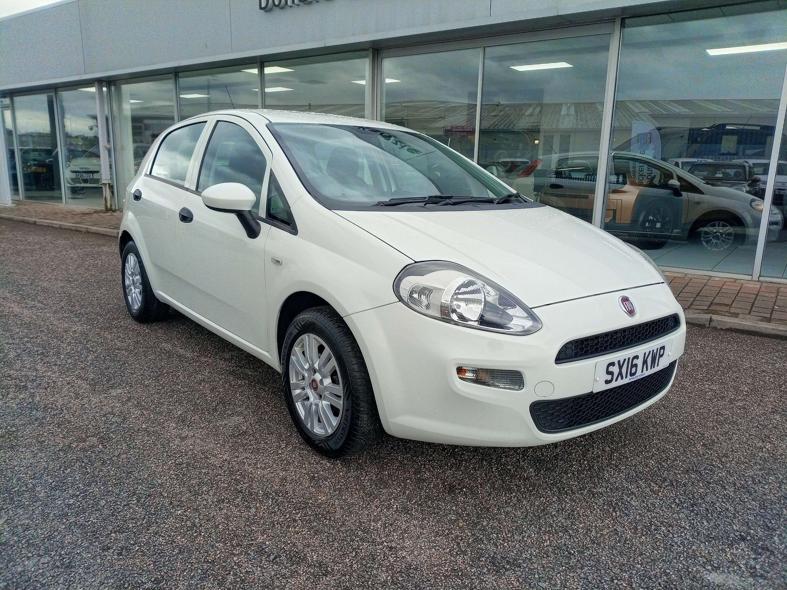 A 2016 FIAT PUNTO 1.2 Pop + Hatchback 5dr A 2016 FIAT PUNTO 1.2 Pop + Hatchback 5dr