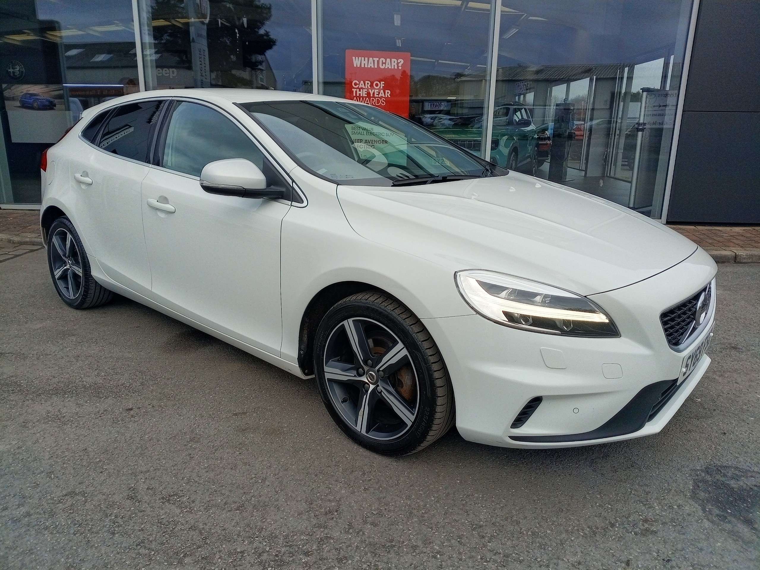 A 2019 VOLVO V40 2.0 D2 R-Design Edition 5dr Diesel 120 A 2019 VOLVO V40 2.0 D2 R-Design Edition 5dr Diesel 120