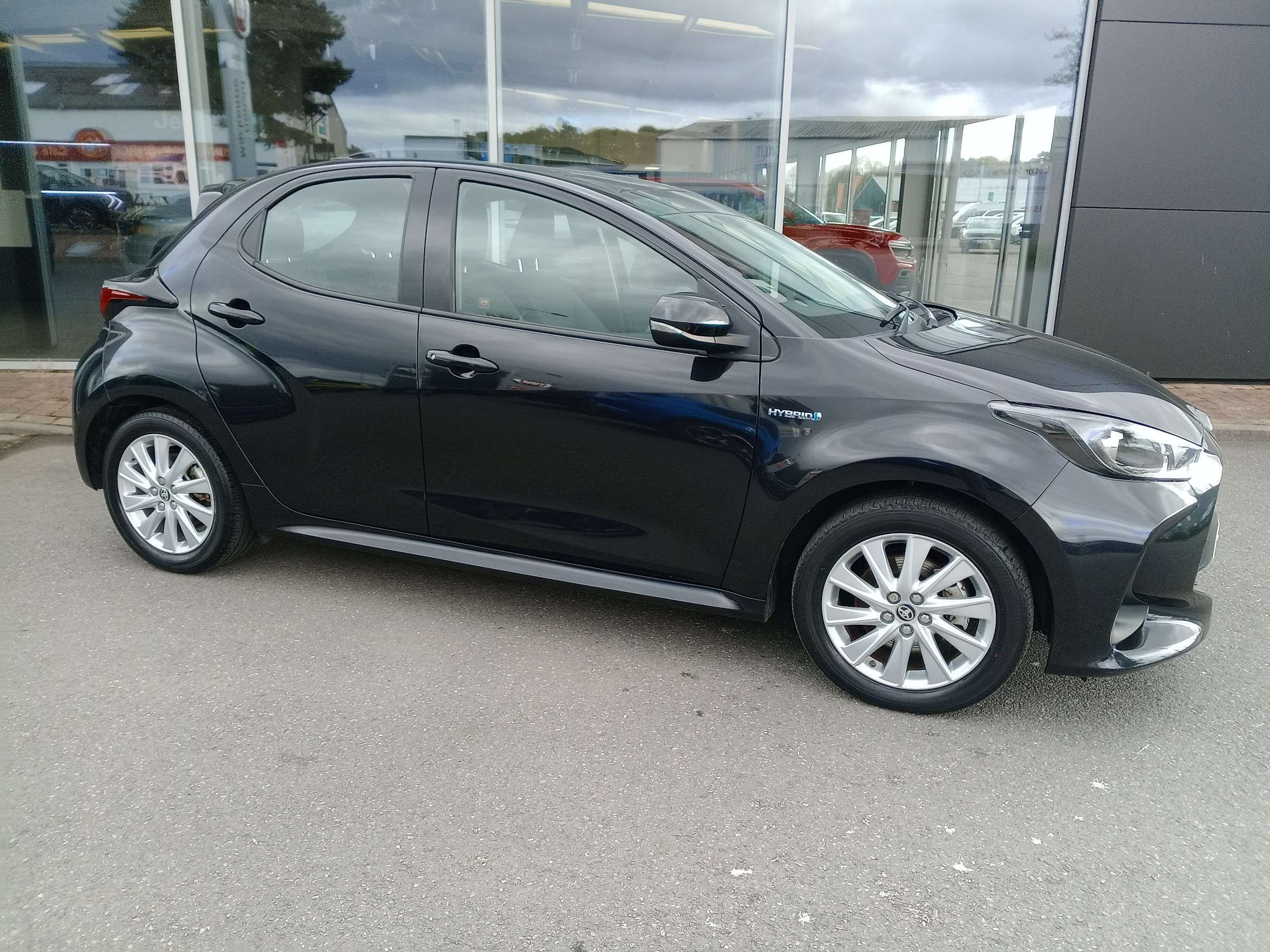 A 2021 TOYOTA YARIS 1.5 VVT-h Icon 5dr Petrol Hybrid E-CVT A 2021 TOYOTA YARIS 1.5 VVT-h Icon 5dr Petrol Hybrid E-CVT