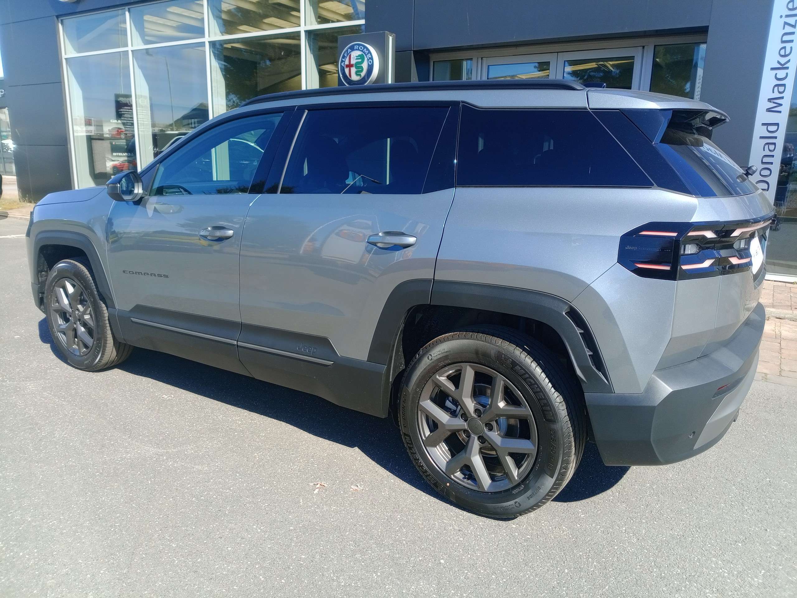 A 2026 JEEP COMPASS 1.2 e-Hybrid 1st Edition 145hp 5 Dr DCT Automatic A 2026 JEEP COMPASS 1.2 e-Hybrid 1st Edition 145hp 5 Dr DCT Automatic