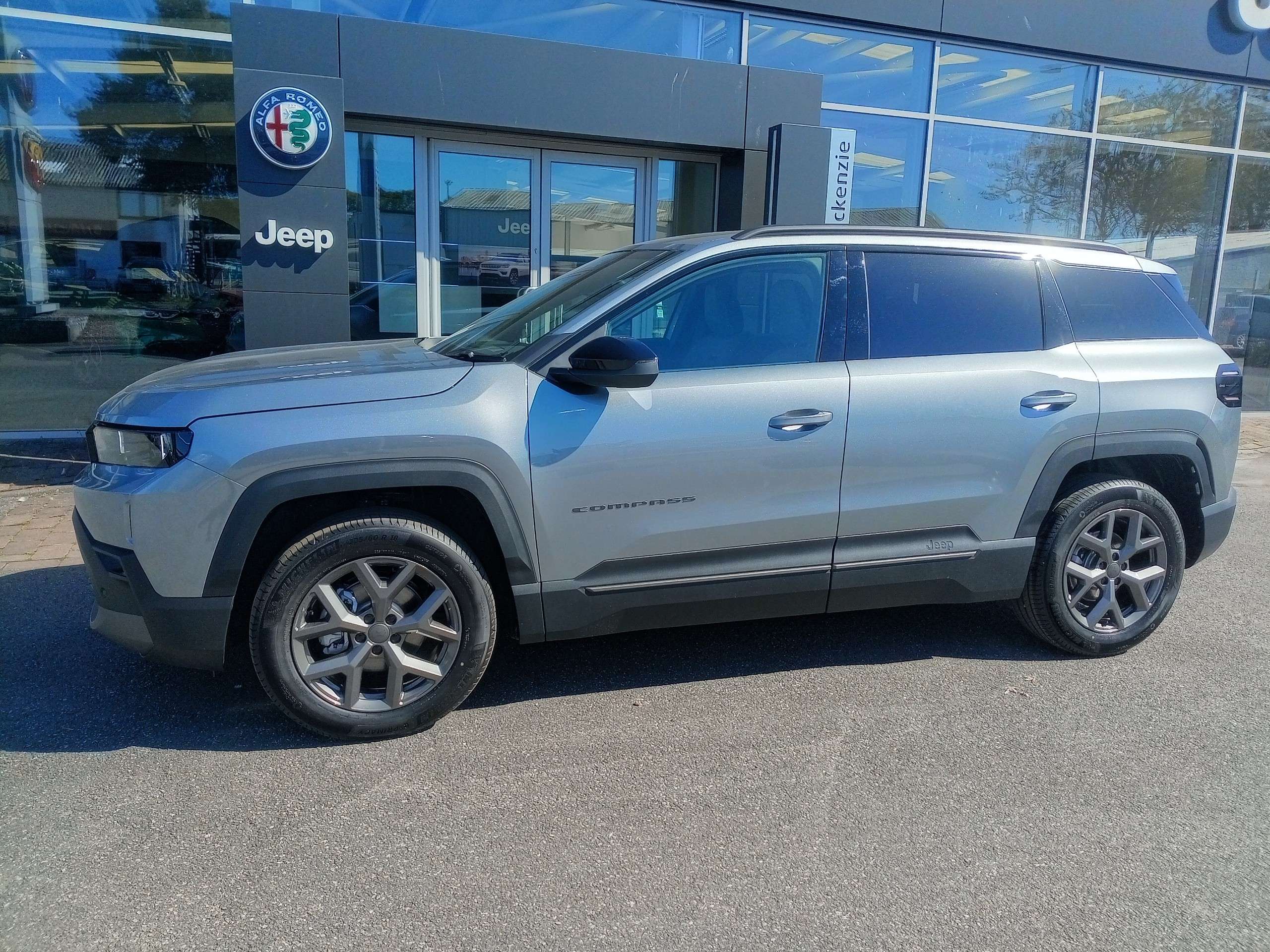 A 2026 JEEP COMPASS 1.2 e-Hybrid 1st Edition 145hp 5 Dr DCT Automatic A 2026 JEEP COMPASS 1.2 e-Hybrid 1st Edition 145hp 5 Dr DCT Automatic