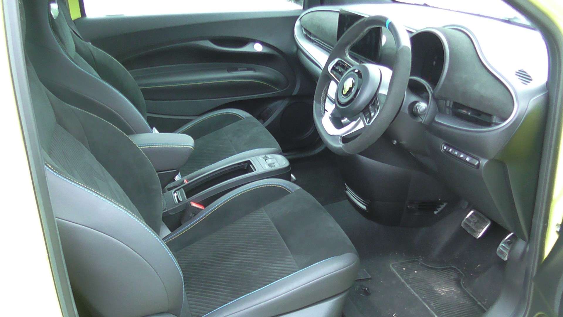 2023 ABARTH 500E 2023 ABARTH 500E