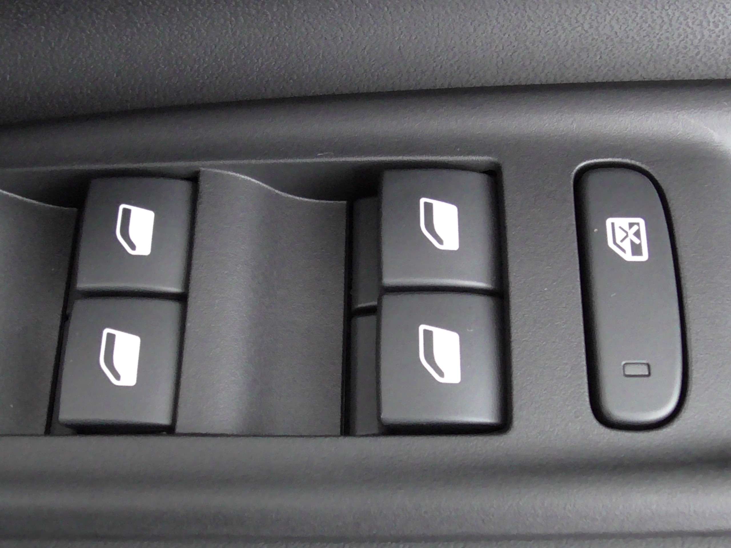 null JEEP AVENGER null JEEP AVENGER