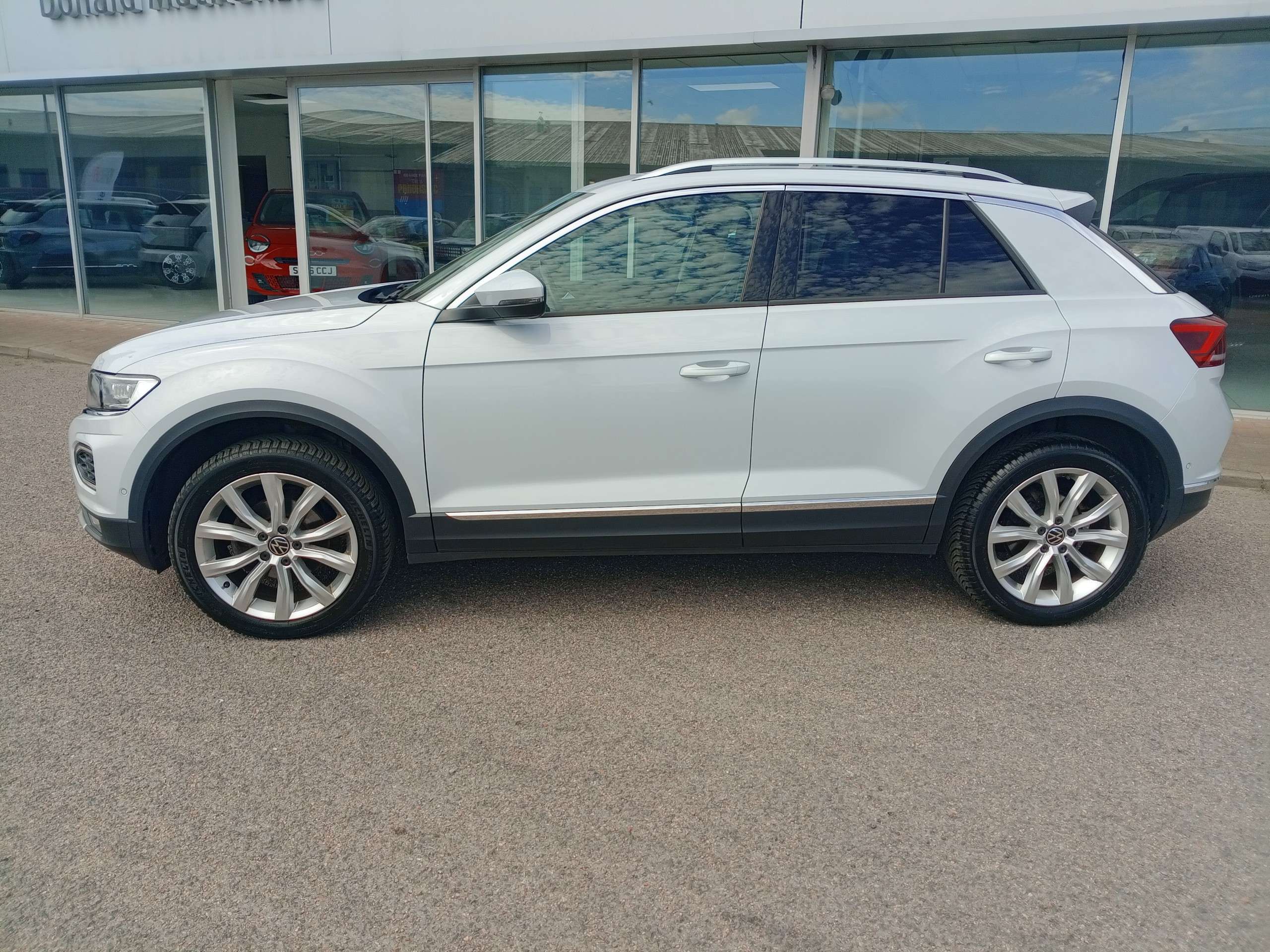 A 2020 VOLKSWAGEN T-ROC 1.5 TSI EVO 5dr DSG Automatic A 2020 VOLKSWAGEN T-ROC 1.5 TSI EVO 5dr DSG Automatic