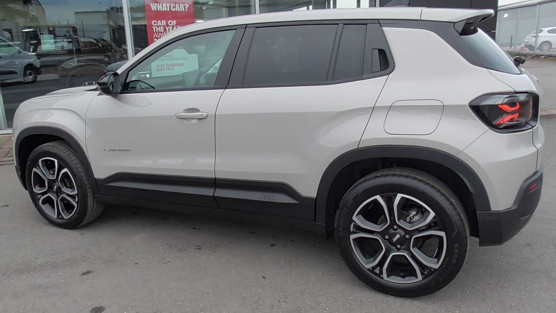 A 2026 JEEP AVENGER Summit 1.2 5 Dr A 2026 JEEP AVENGER Summit 1.2 5 Dr