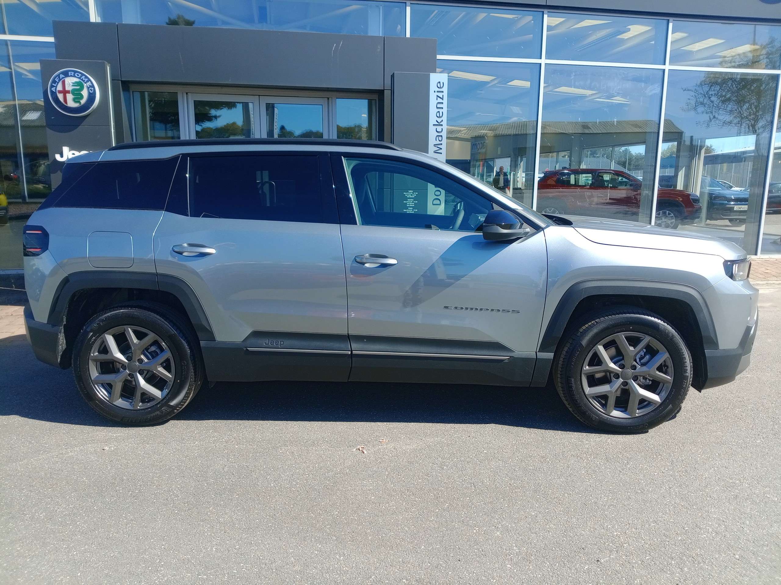 A 2026 JEEP COMPASS 1.2 e-Hybrid 1st Edition 145hp 5 Dr DCT Automatic A 2026 JEEP COMPASS 1.2 e-Hybrid 1st Edition 145hp 5 Dr DCT Automatic
