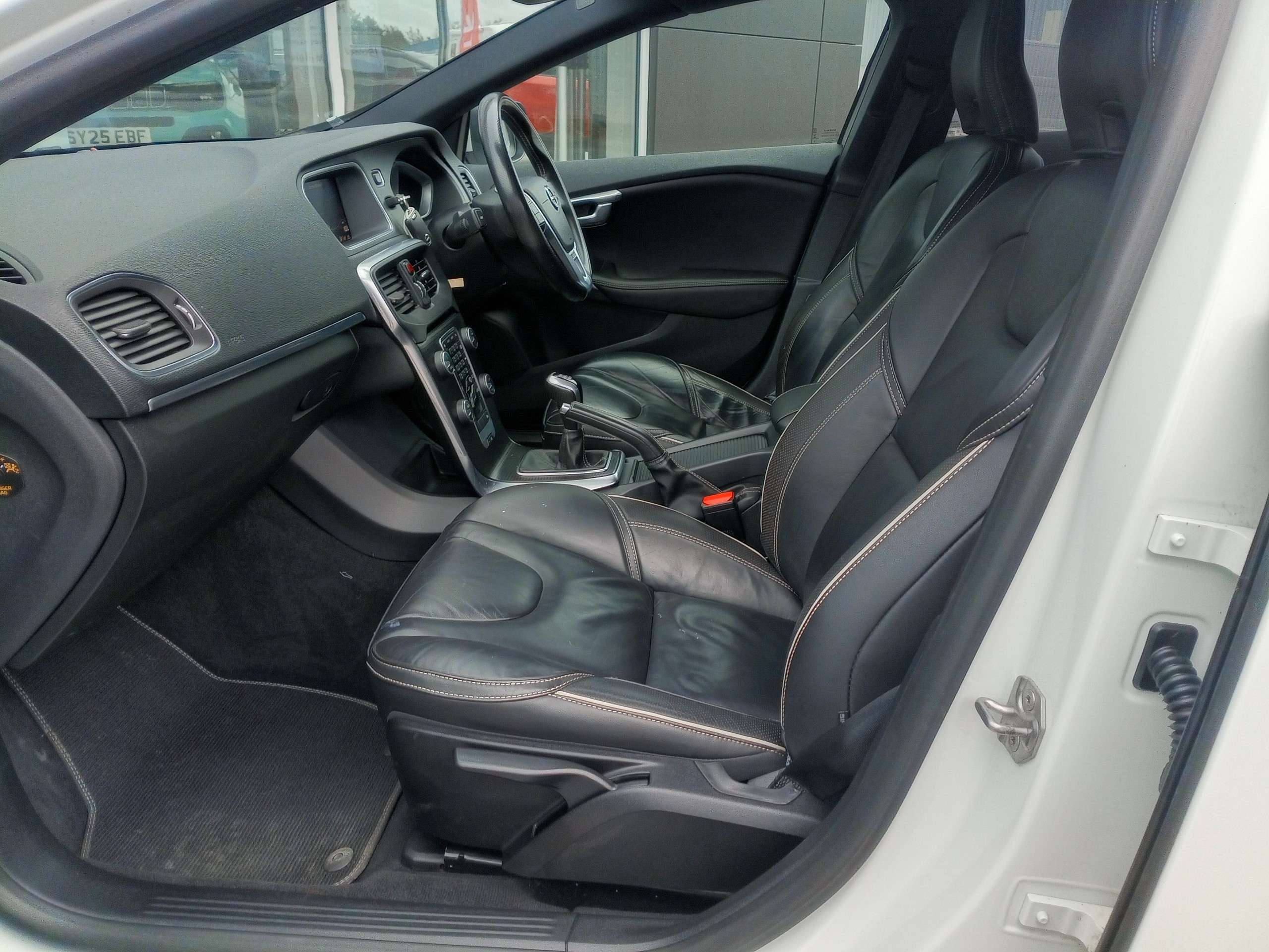 2019 VOLVO V40 2019 VOLVO V40