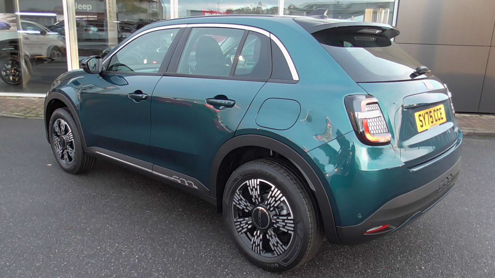 A 2025 FIAT 600 1.2 Mild Hybrid 5dr Petrol Automatic A 2025 FIAT 600 1.2 Mild Hybrid 5dr Petrol Automatic