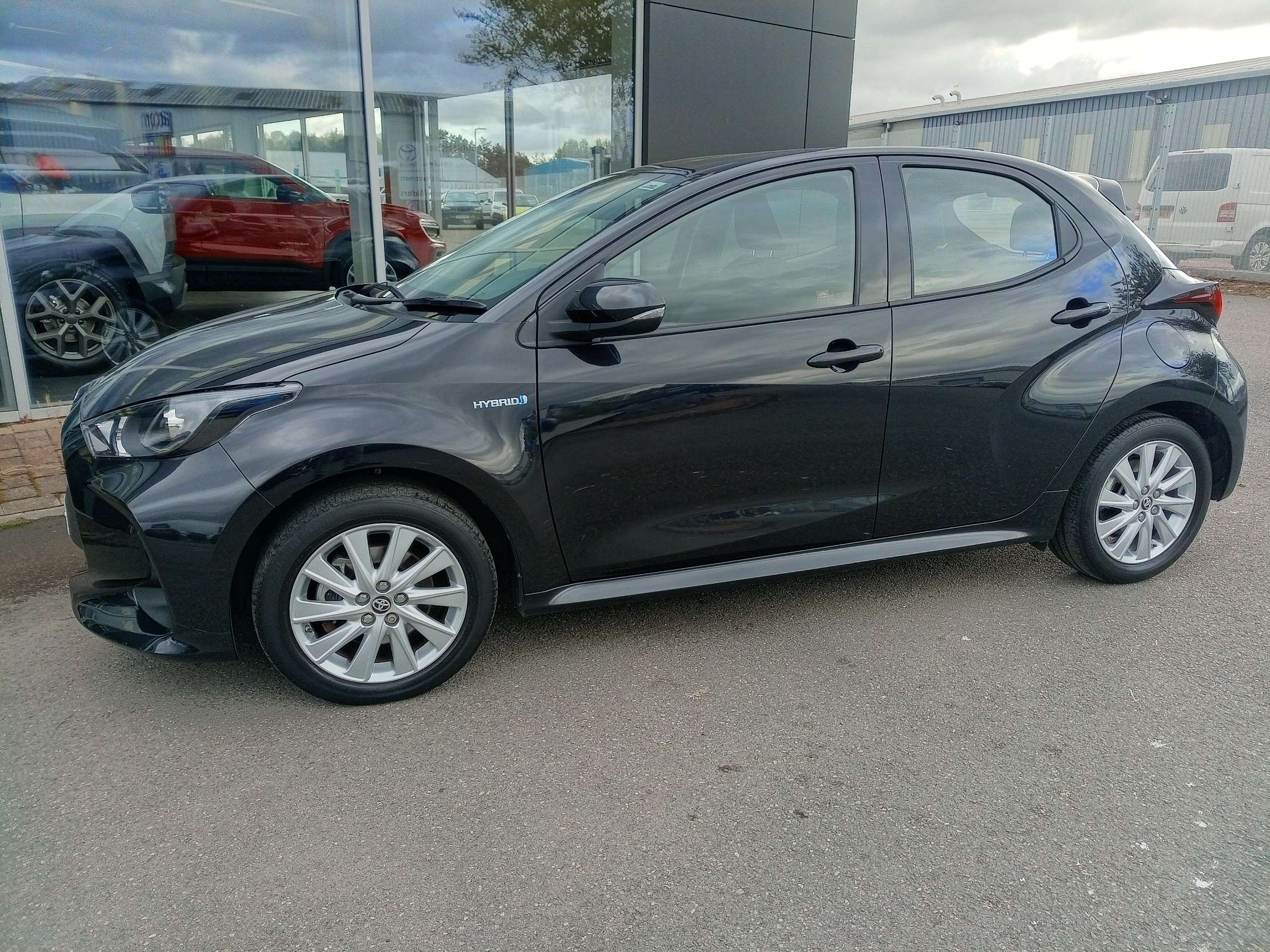 A 2021 TOYOTA YARIS 1.5 VVT-h Icon 5dr Petrol Hybrid E-CVT A 2021 TOYOTA YARIS 1.5 VVT-h Icon 5dr Petrol Hybrid E-CVT