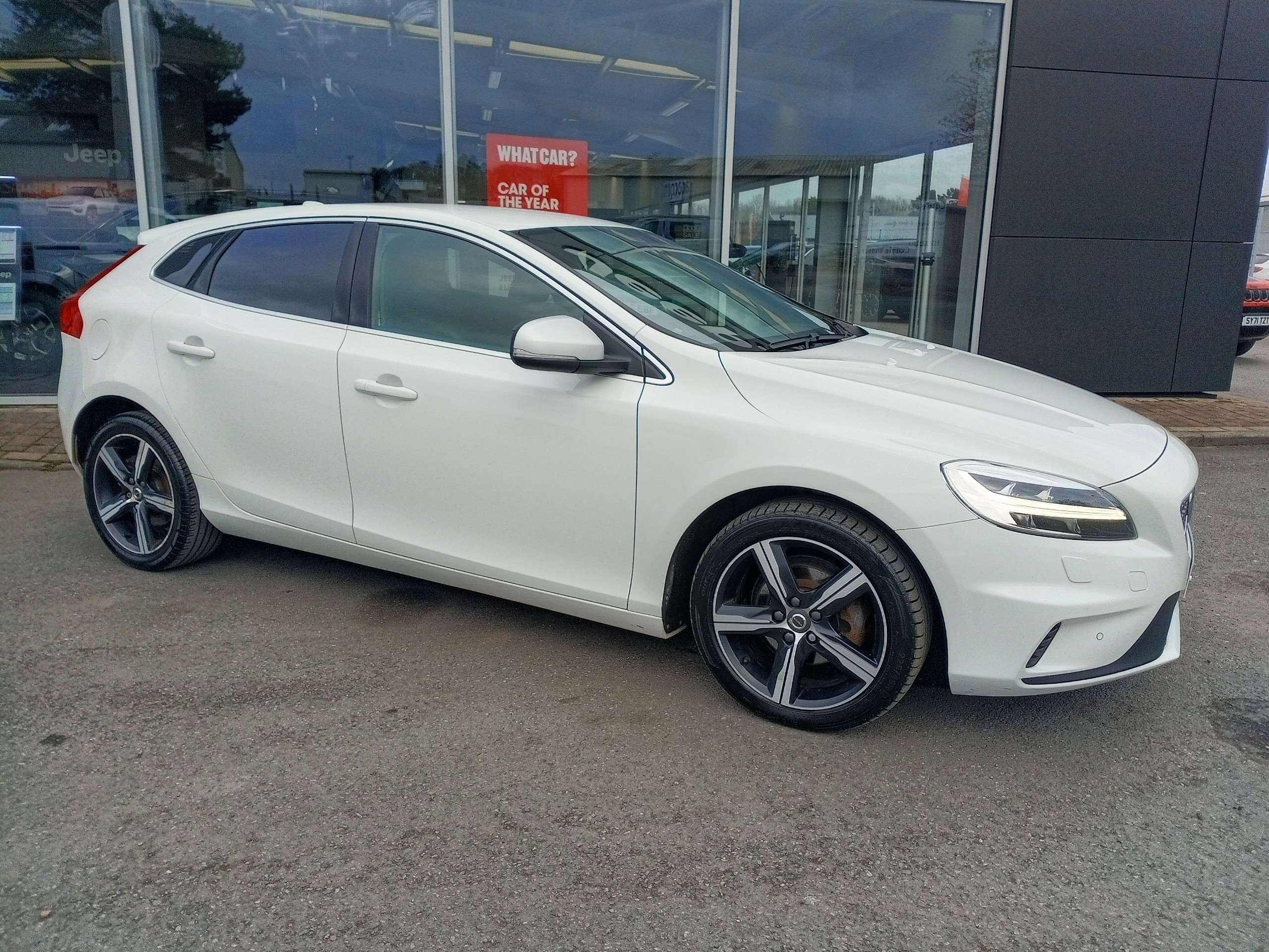 2019 VOLVO V40 2019 VOLVO V40