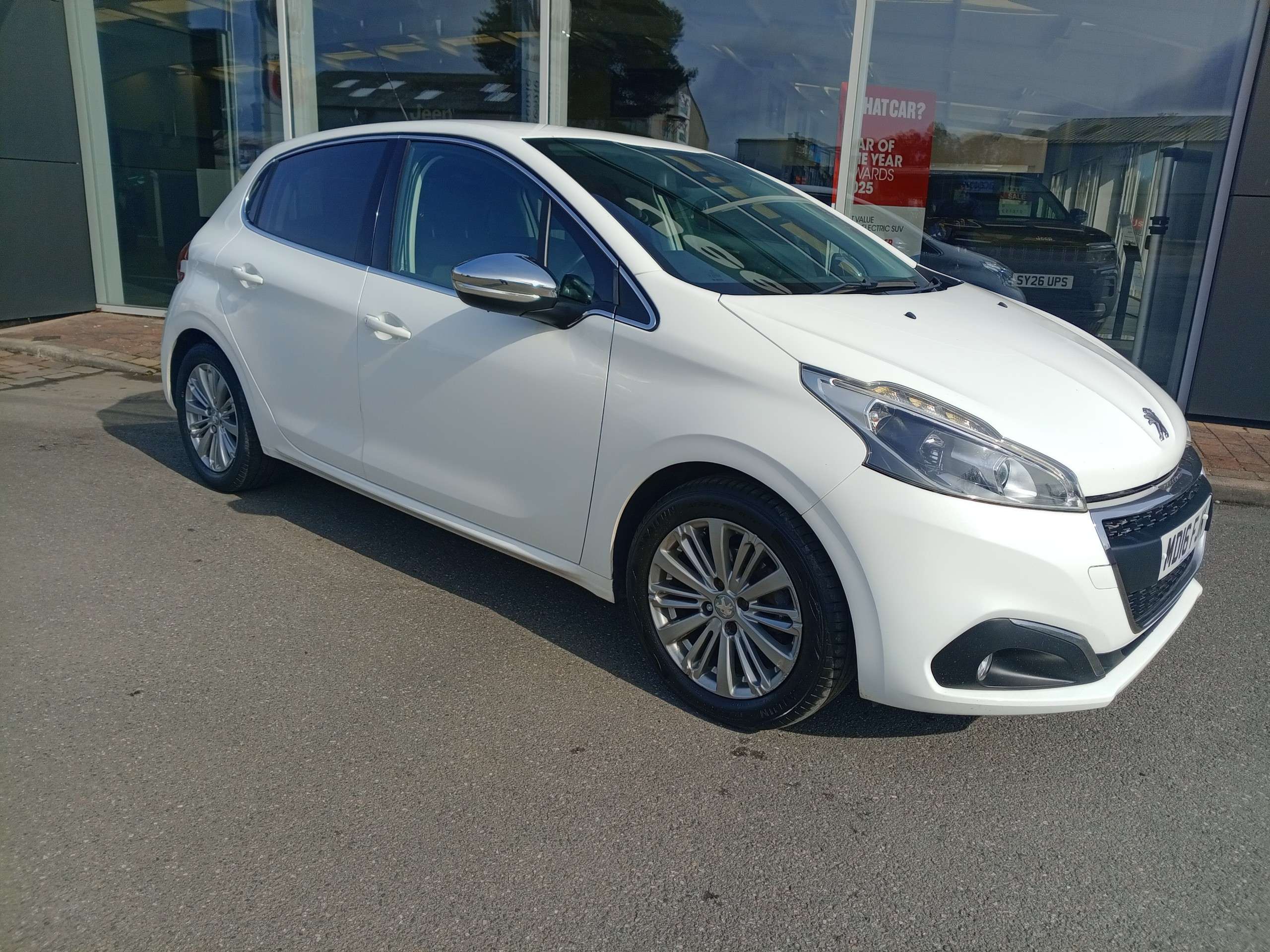 A 2016 PEUGEOT 208 1.2 PureTech Allure 5dr A 2016 PEUGEOT 208 1.2 PureTech Allure 5dr